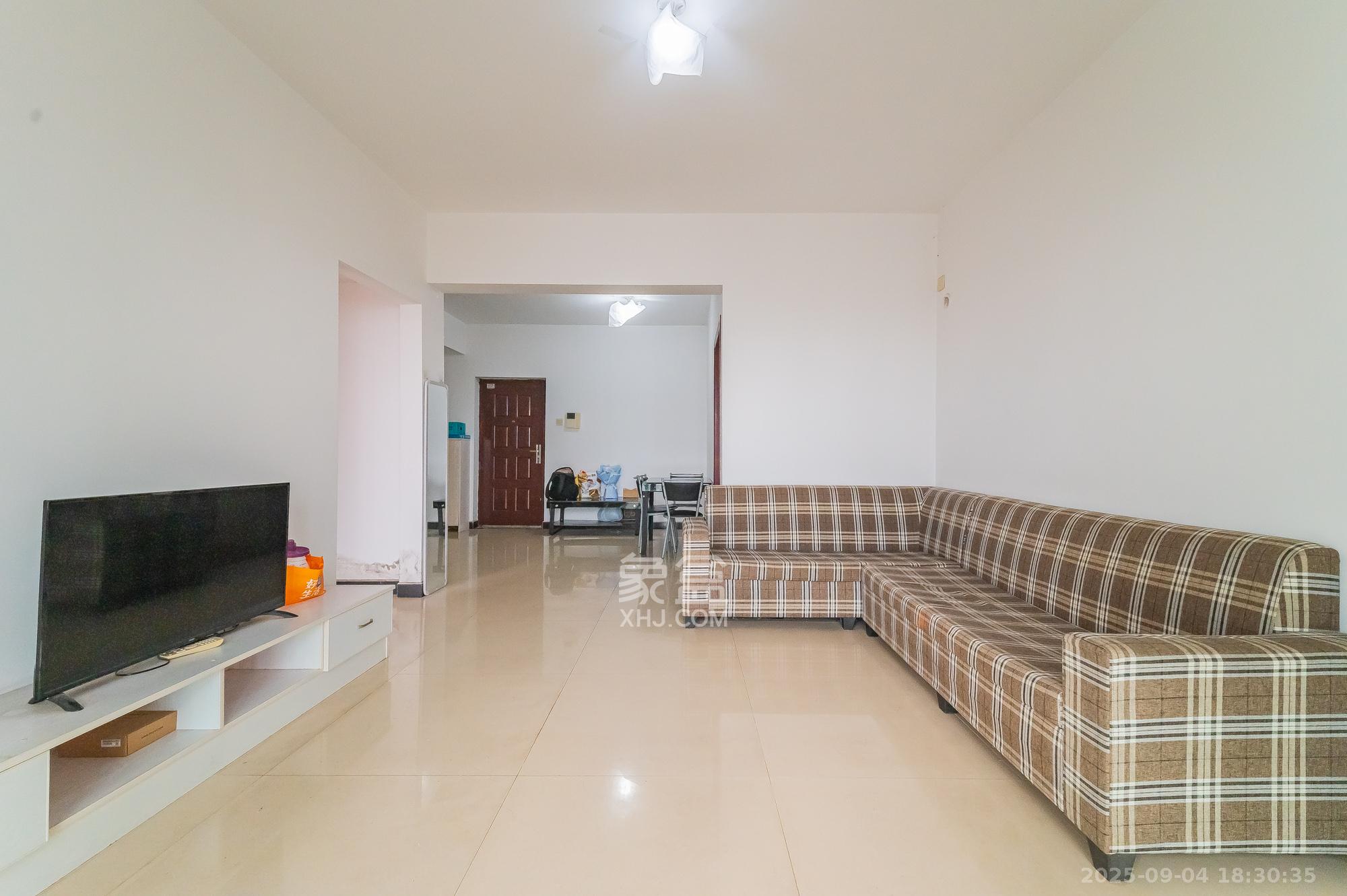 蓝山郡 2室2厅1卫 54.0万 蓝山郡 2室2厅1卫 54.0万客厅