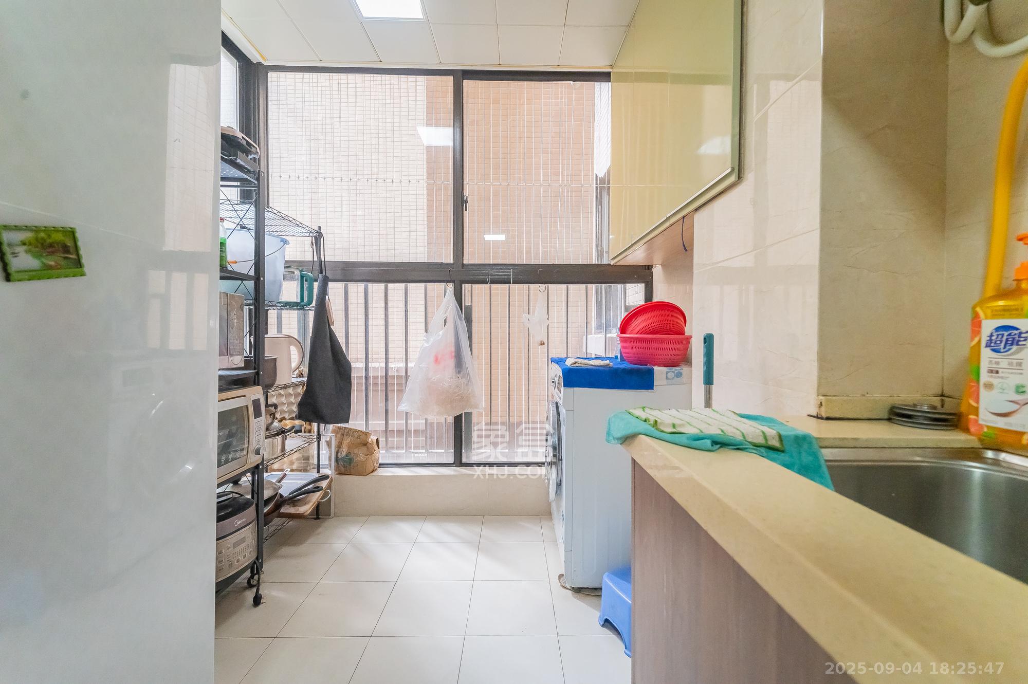 华润凤凰城三期 4室2厅2卫 126.8万 华润凤凰城三期 4室2厅2卫 126.8万厨房