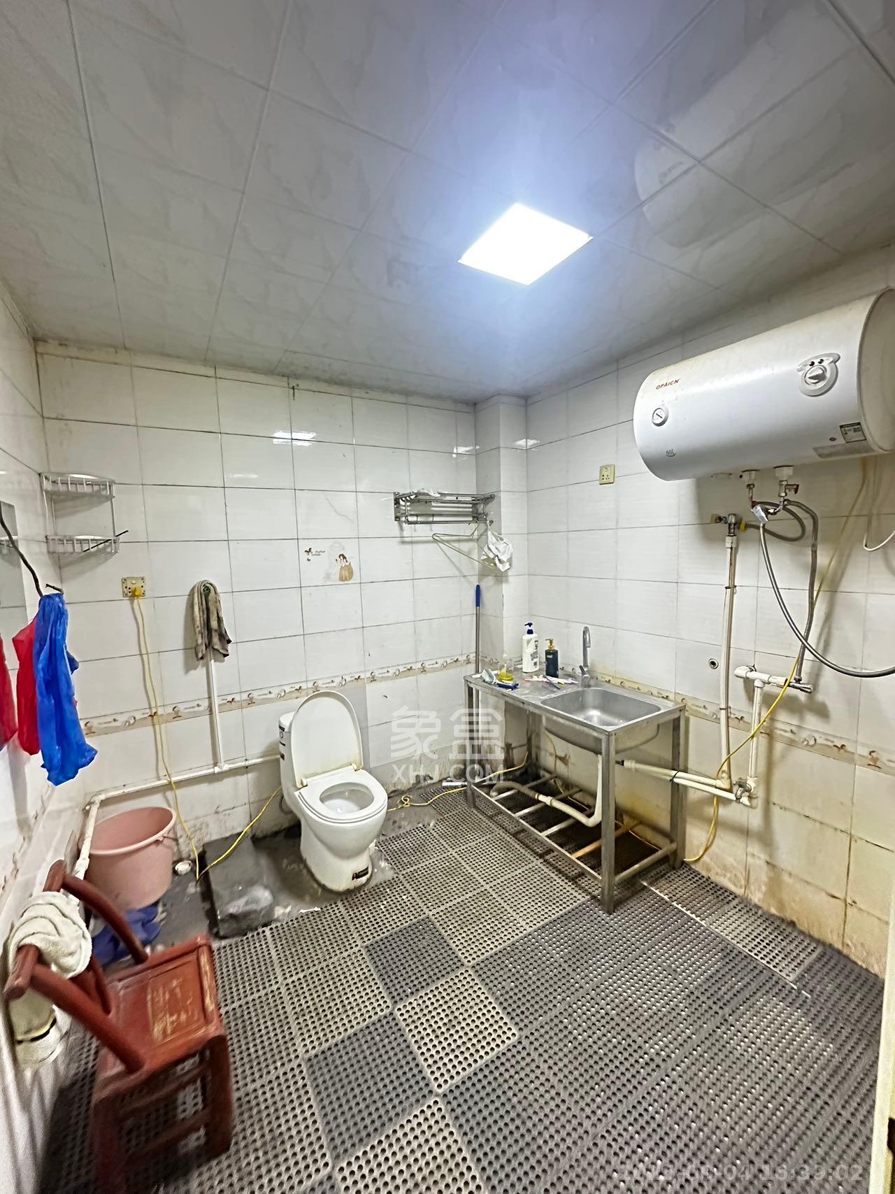 中南汽车世界  3室2厅1卫    1400.0元/月室内图