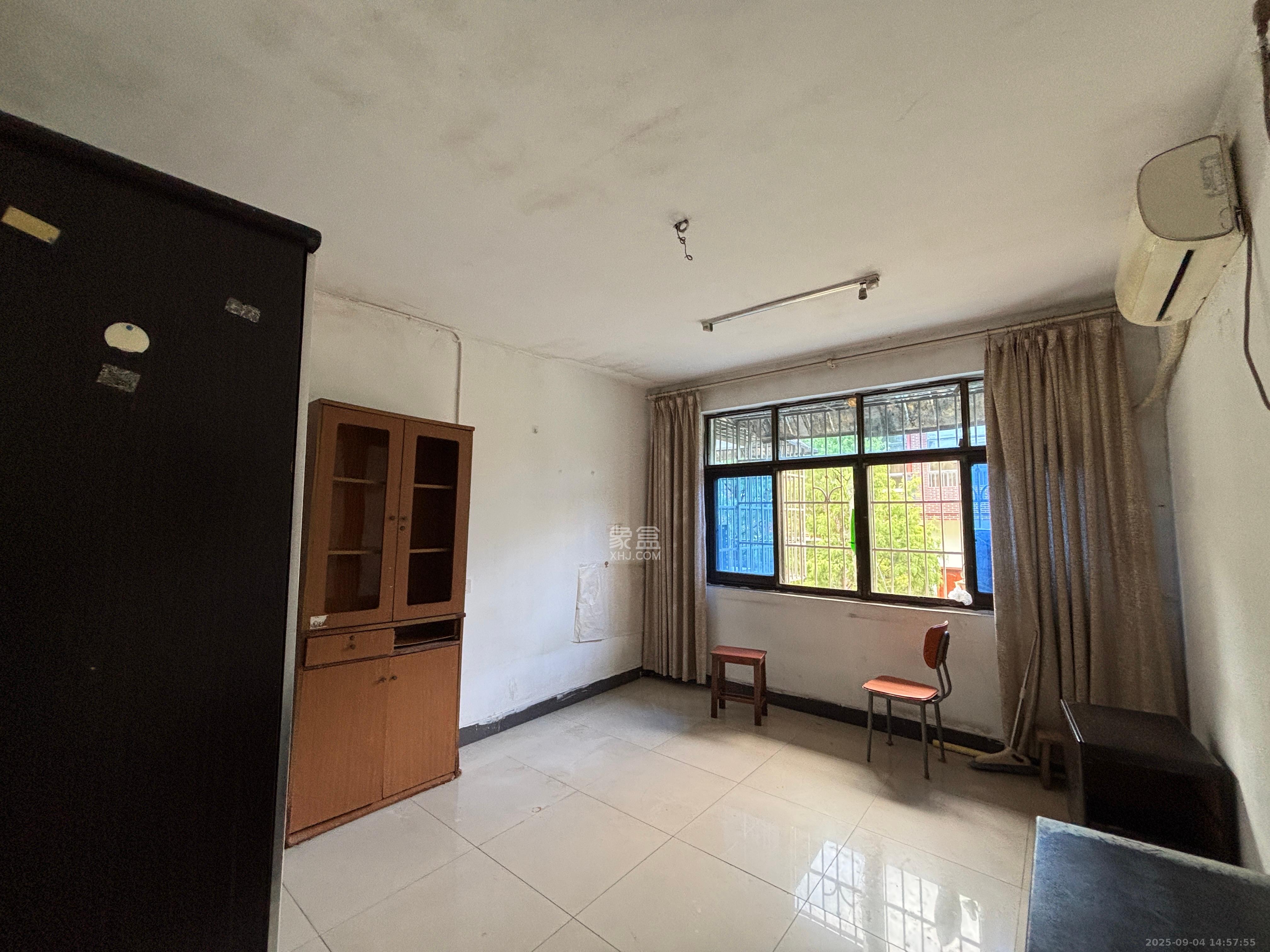 上麻园岭散盘  3室2厅1卫    2200.0元/月 上麻园岭散盘  3室2厅1卫    2200.0元/月室内图