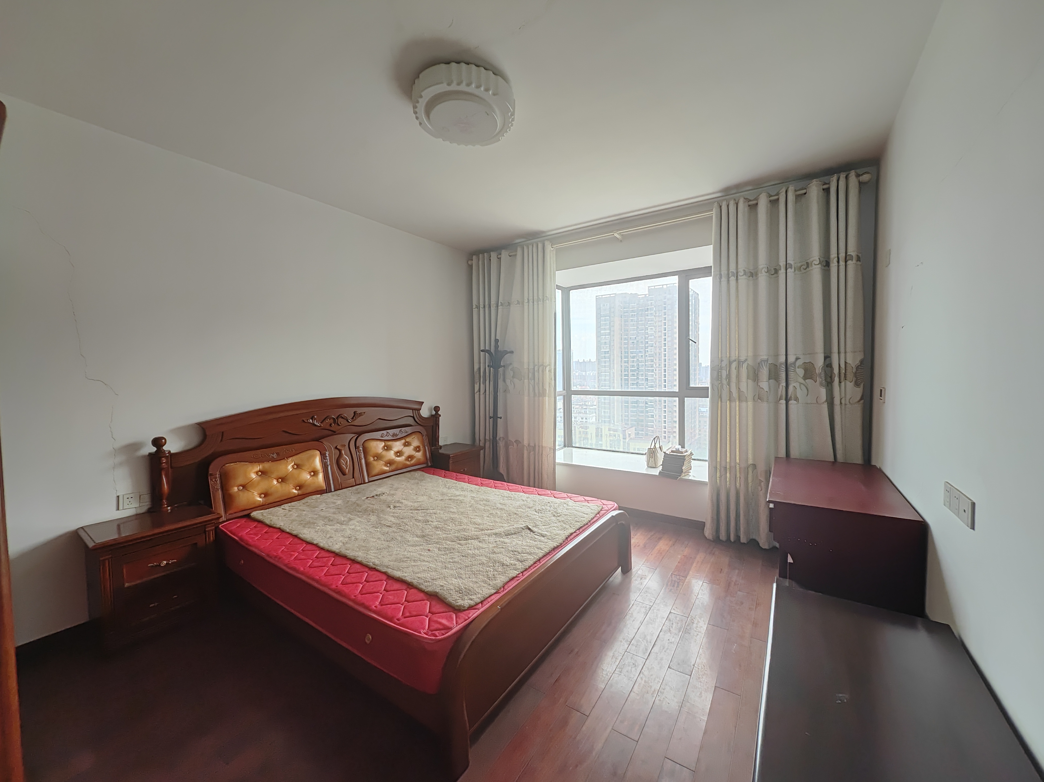 粮运大厦  3室2厅2卫    55.8万 粮运大厦  3室2厅2卫    55.8万客厅