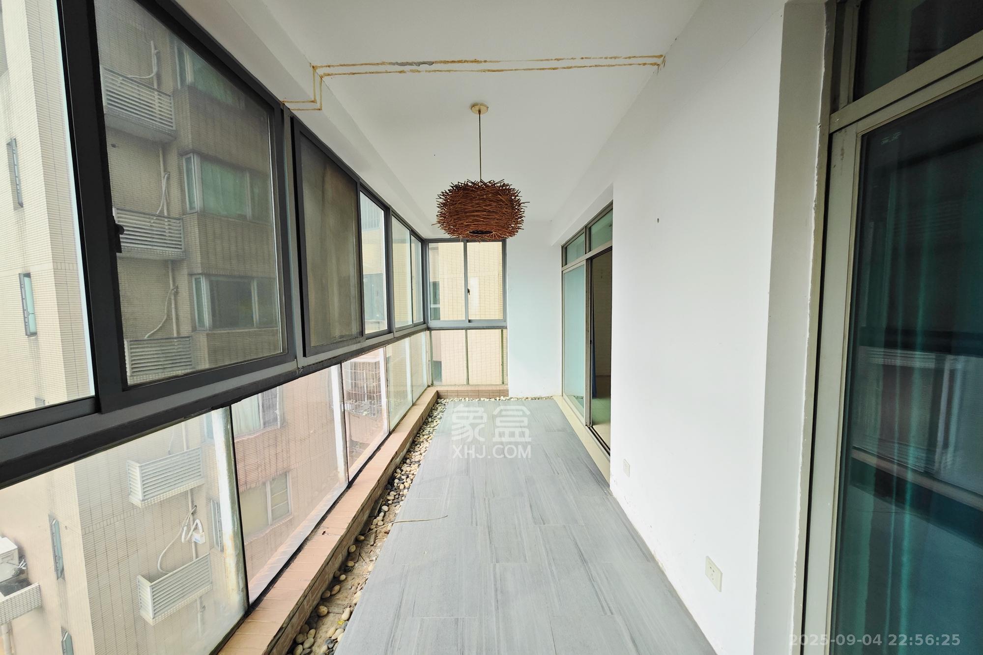 新城新世界一二三期  4室2厅2卫    142.0万 新城新世界一二三期  4室2厅2卫    142.0万阳台