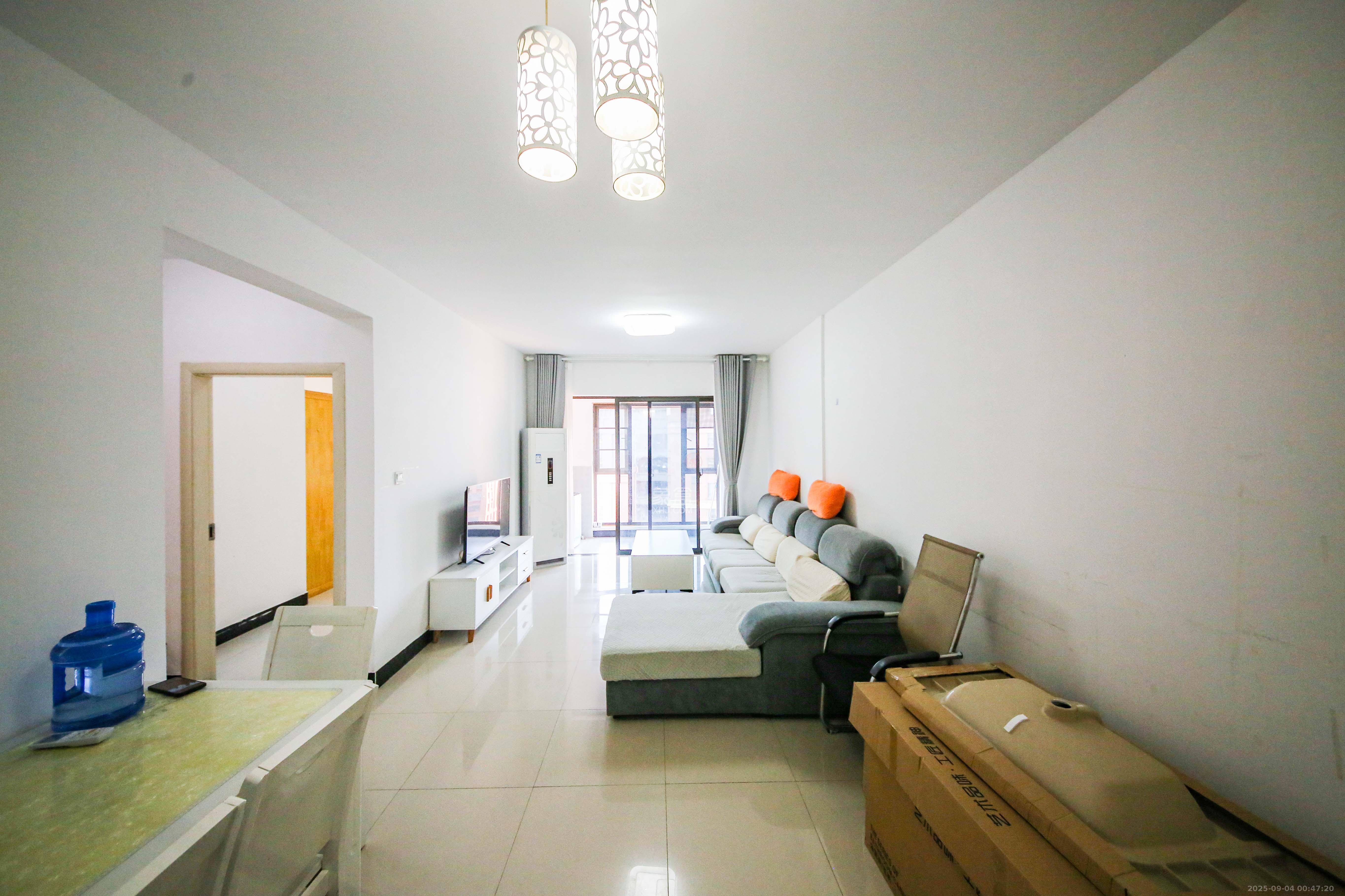 润屋美院 3室2厅1卫 88.0万 润屋美院 3室2厅1卫 88.0万客厅