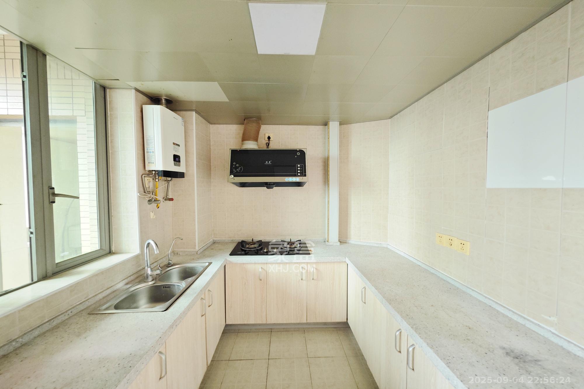 新城新世界一二三期  4室2厅2卫    142.0万 新城新世界一二三期  4室2厅2卫    142.0万厨房