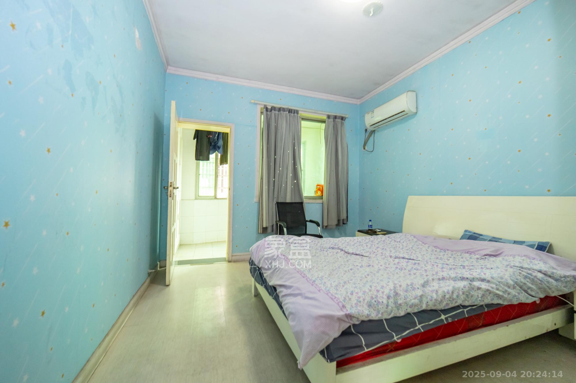 中南汽车世界 4室2厅2卫 46.8万 中南汽车世界 4室2厅2卫 46.8万卧室