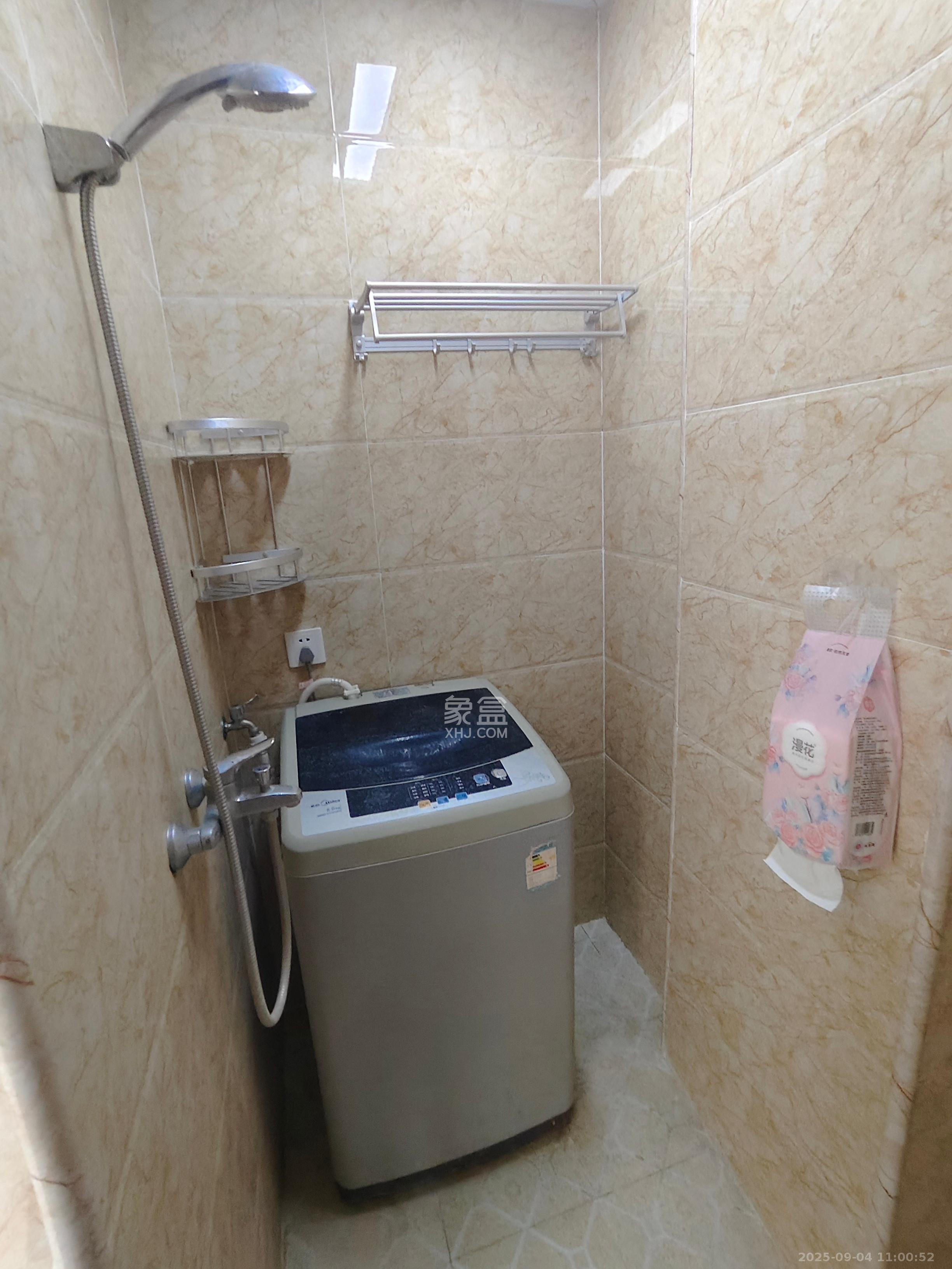 好莱城(弘德西街)  1室0厅1卫    1300.0元/月 好莱城(弘德西街)  1室0厅1卫    1300.0元/月室内图