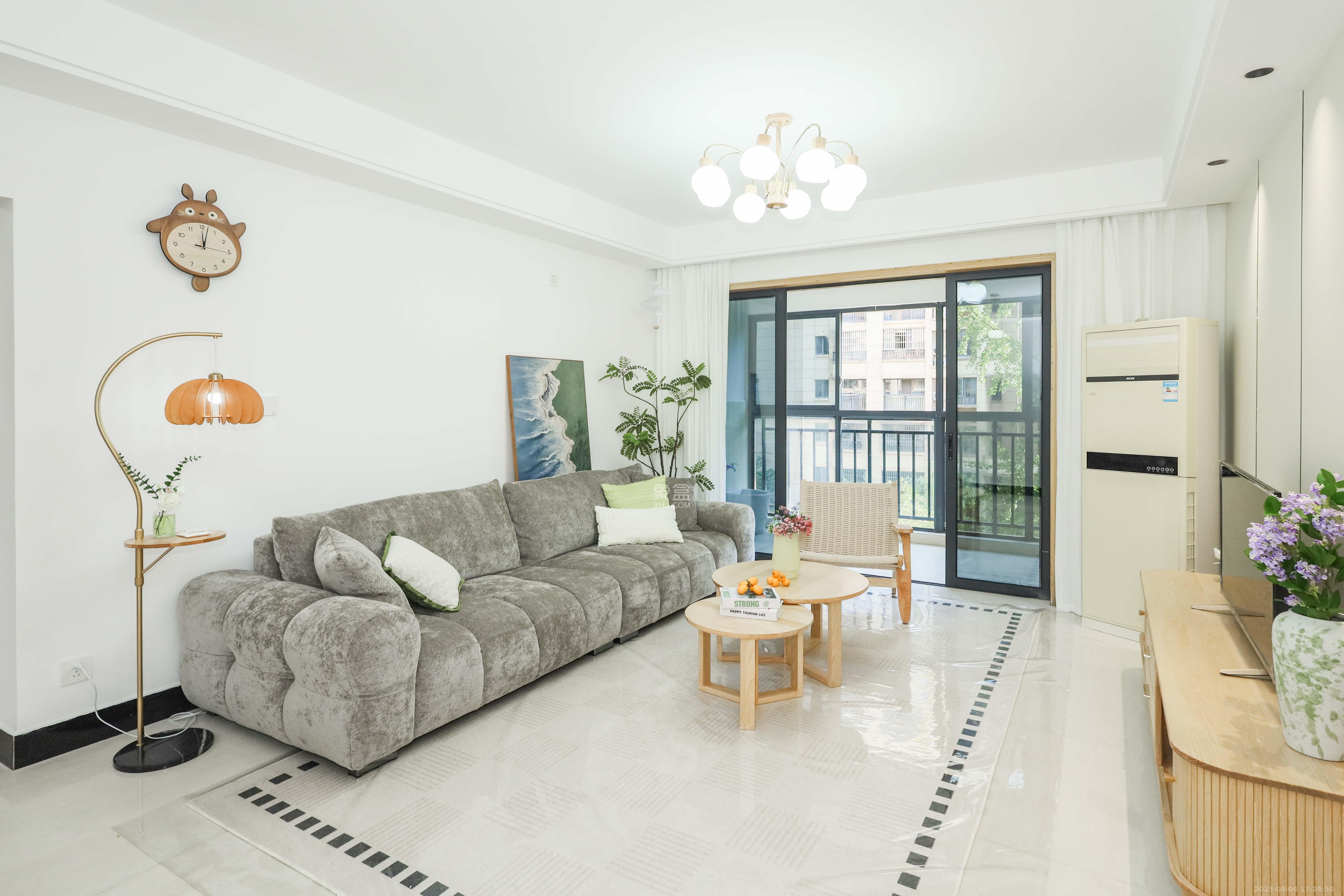 保利麓谷林语A区  3室2厅1卫    78.0万客厅