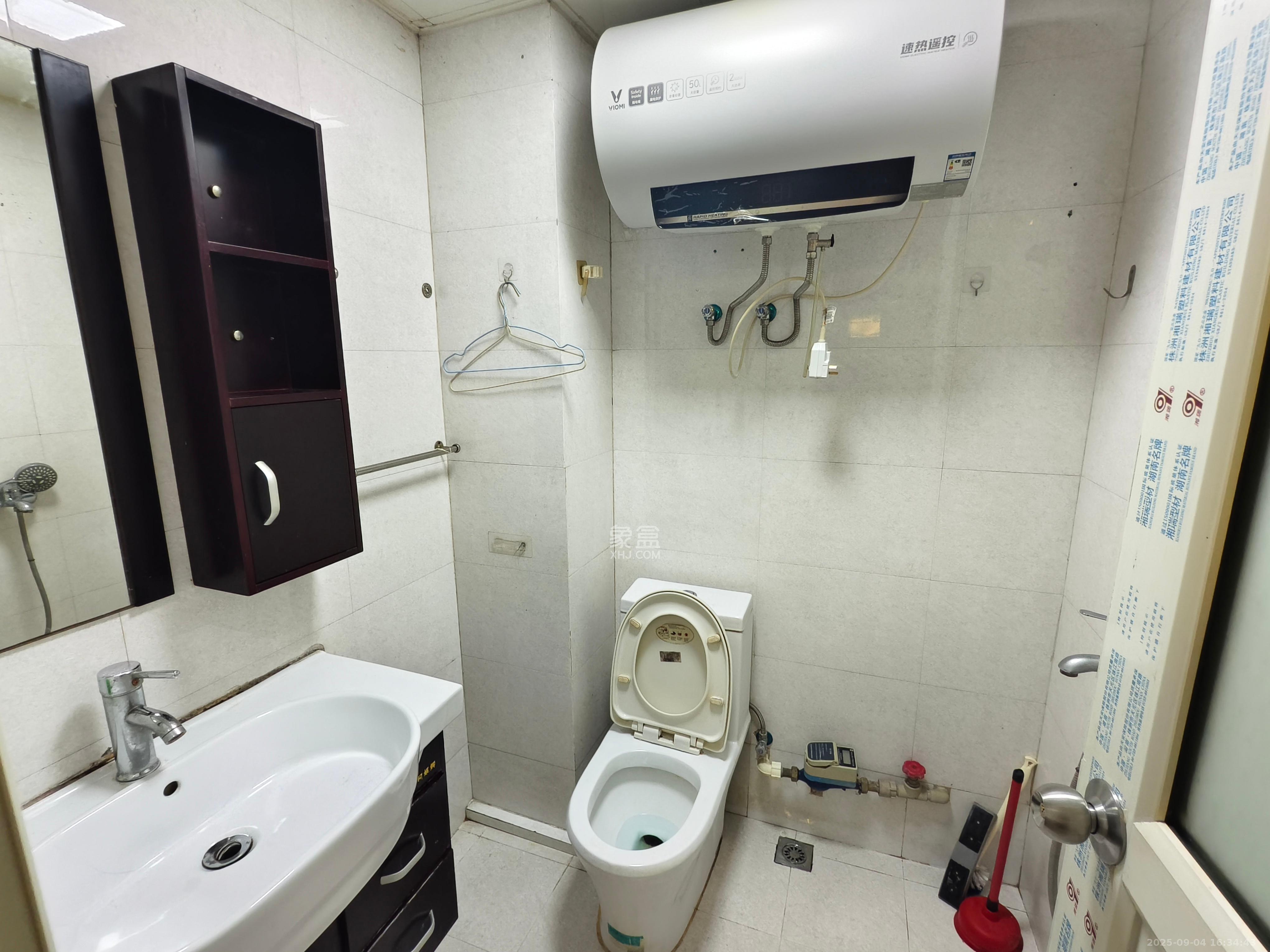 七彩丽都 1室1厅1卫 1700.0元/月 七彩丽都 1室1厅1卫 1700.0元/月室内图