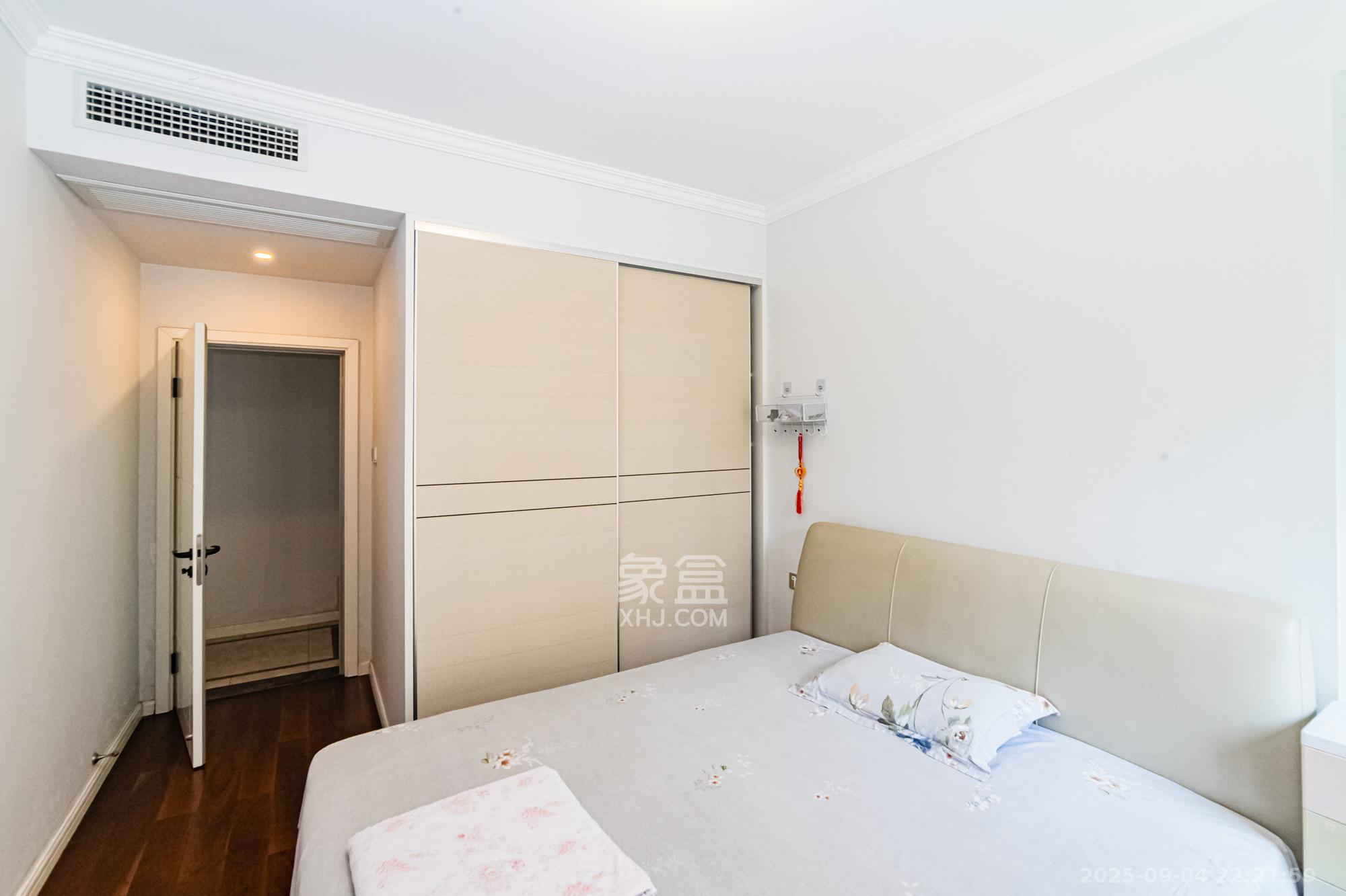 湘江世纪城融江苑 3室2厅2卫 130.0万 湘江世纪城融江苑 3室2厅2卫 130.0万卧室