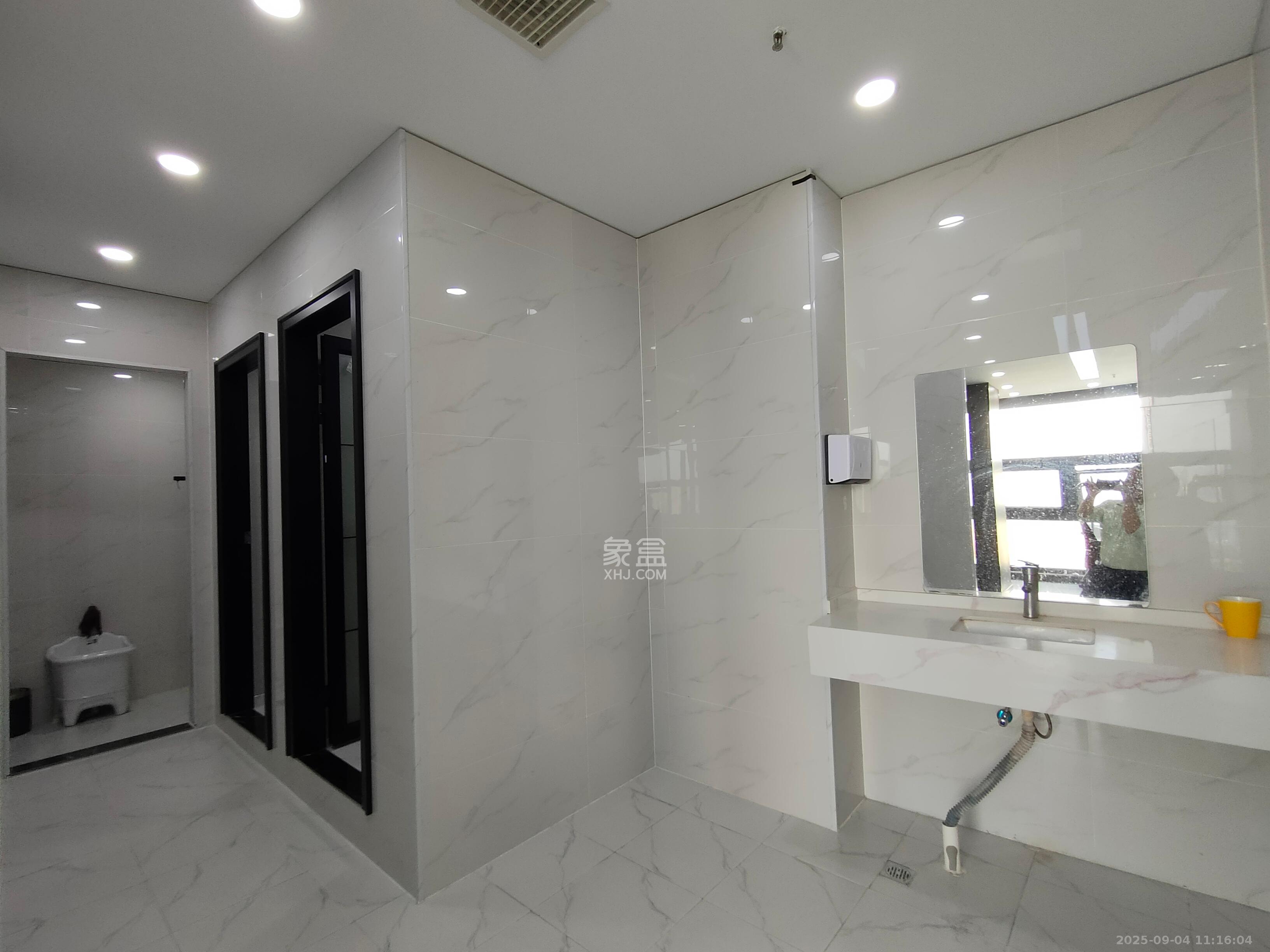 年华世嘉酒店(原:延年世嘉酒店)  4室1厅2卫    13000.0元/月 年华世嘉酒店(原:延年世嘉酒店)  4室1厅2卫    13000.0元/月室内图