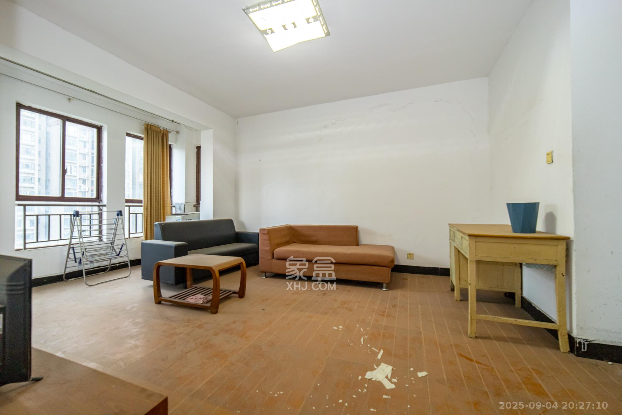 爱琴海岸 2室2厅1卫 36.8万 爱琴海岸 2室2厅1卫 36.8万客厅