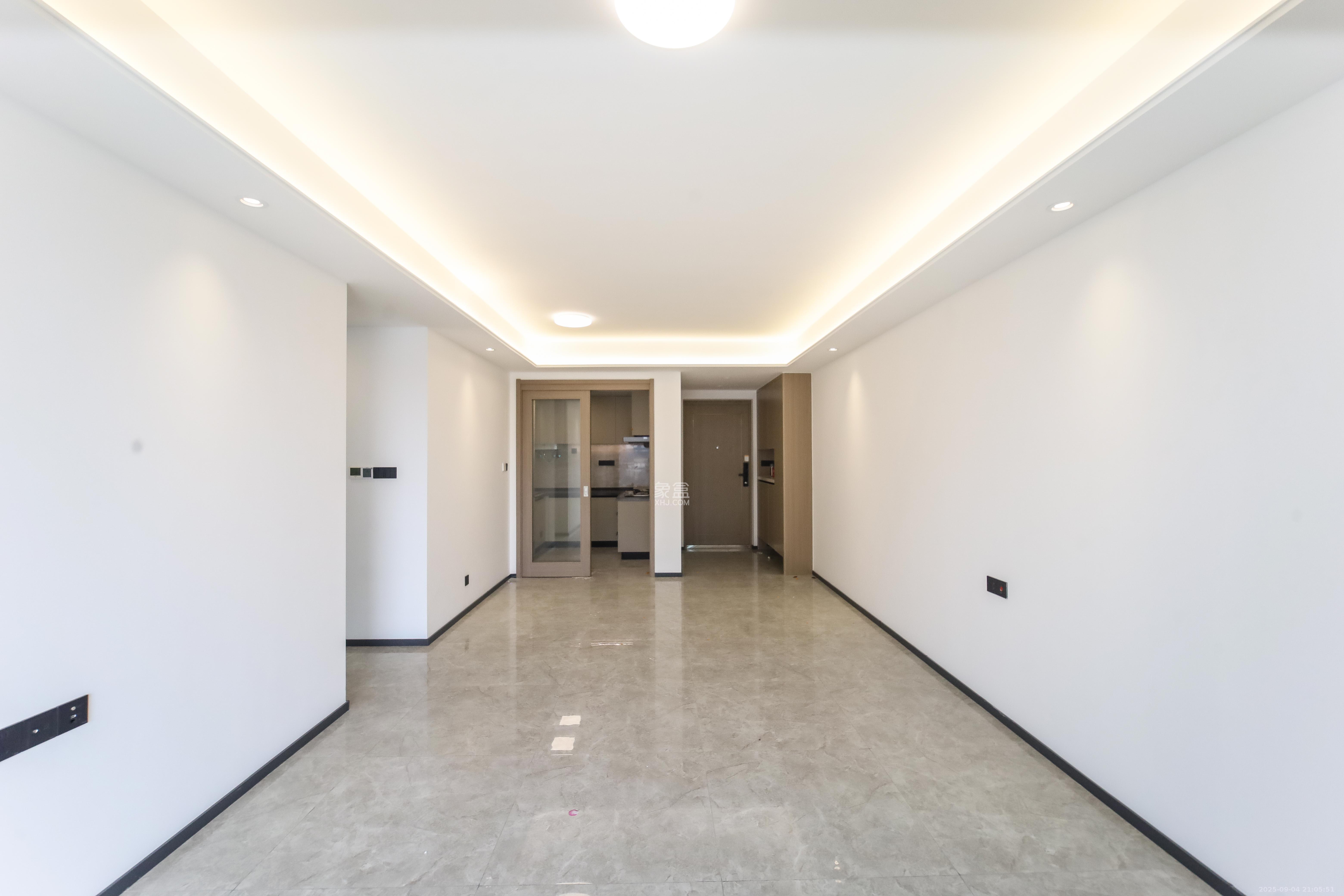 德奥上河城章  3室2厅2卫    165.0万客厅