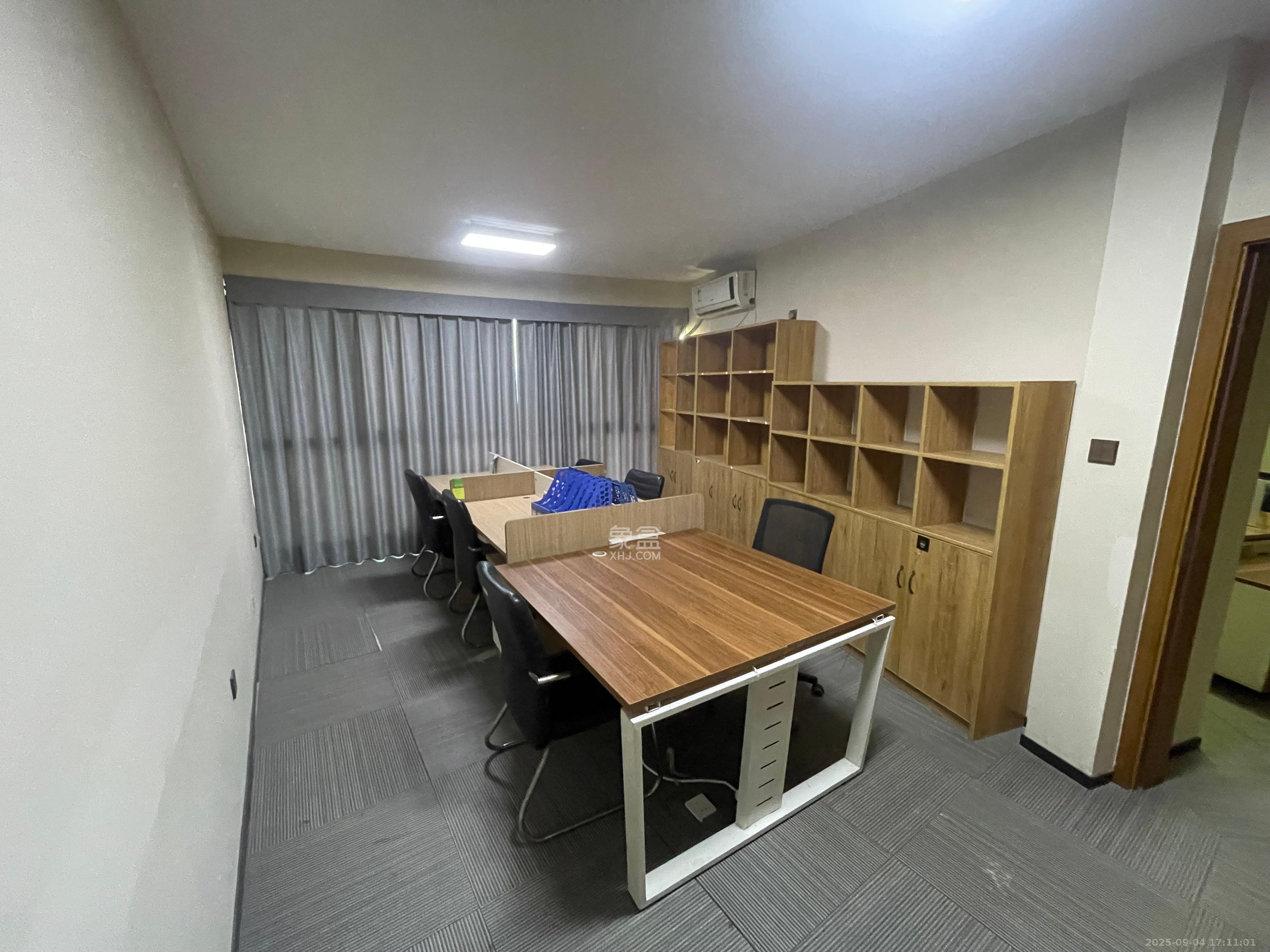 书香名邸  3室1厅1卫    4000.0元/月室内图