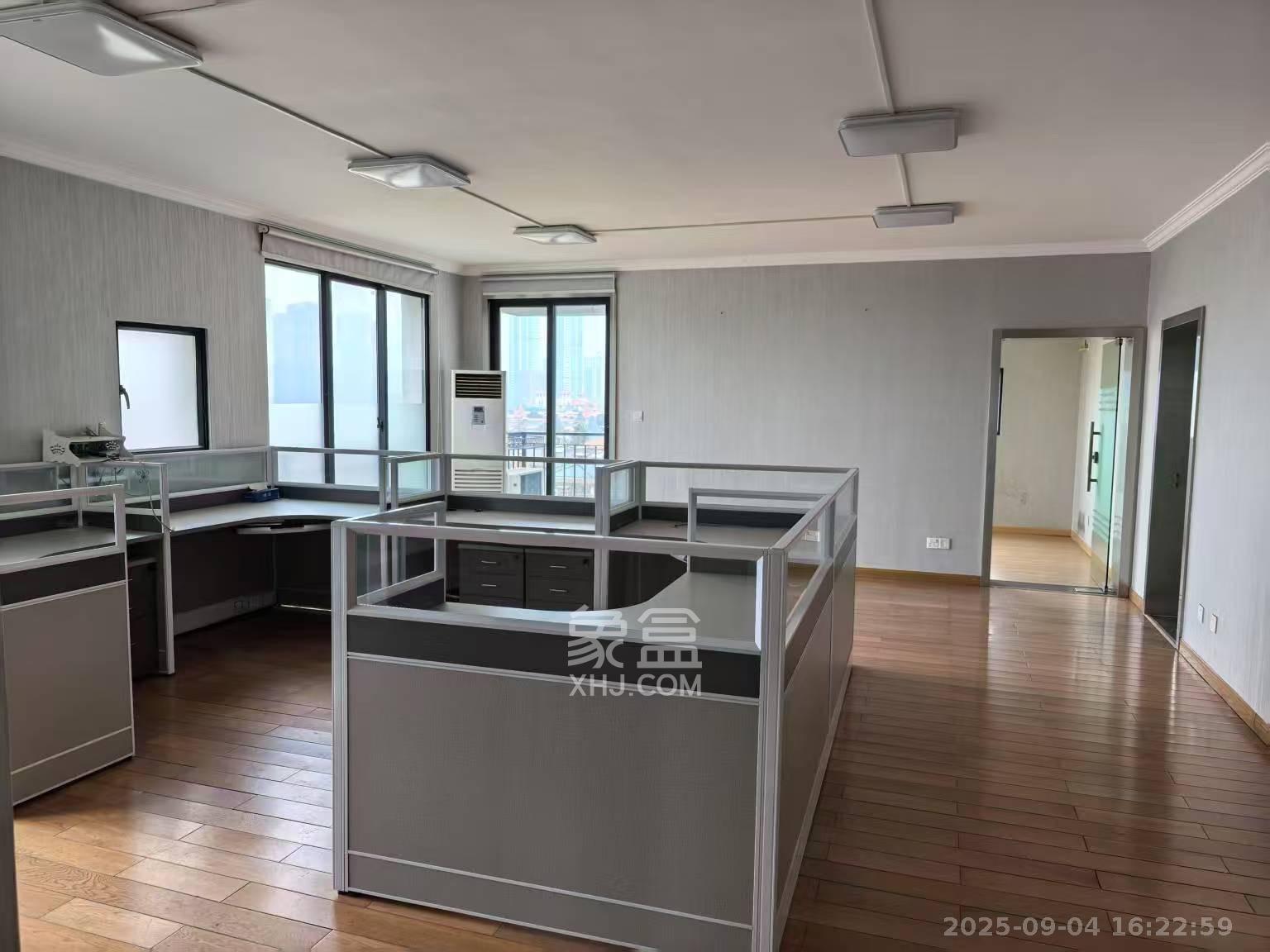 西街花园  3室2厅2卫    3600.0元/月室内图