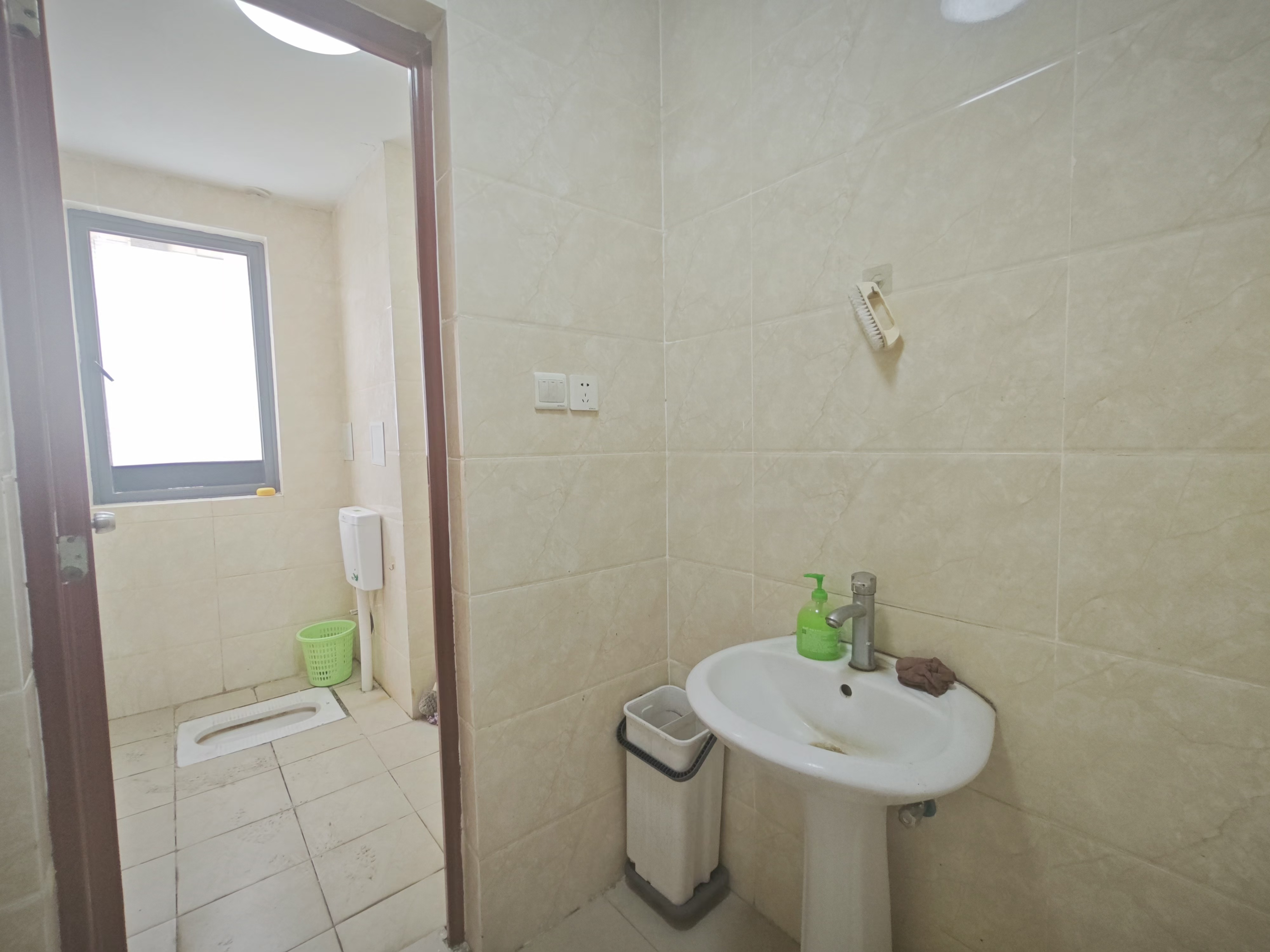 美舍嘉苑一期  4室2厅3卫    3000.0元/月 美舍嘉苑一期  4室2厅3卫    3000.0元/月室内图