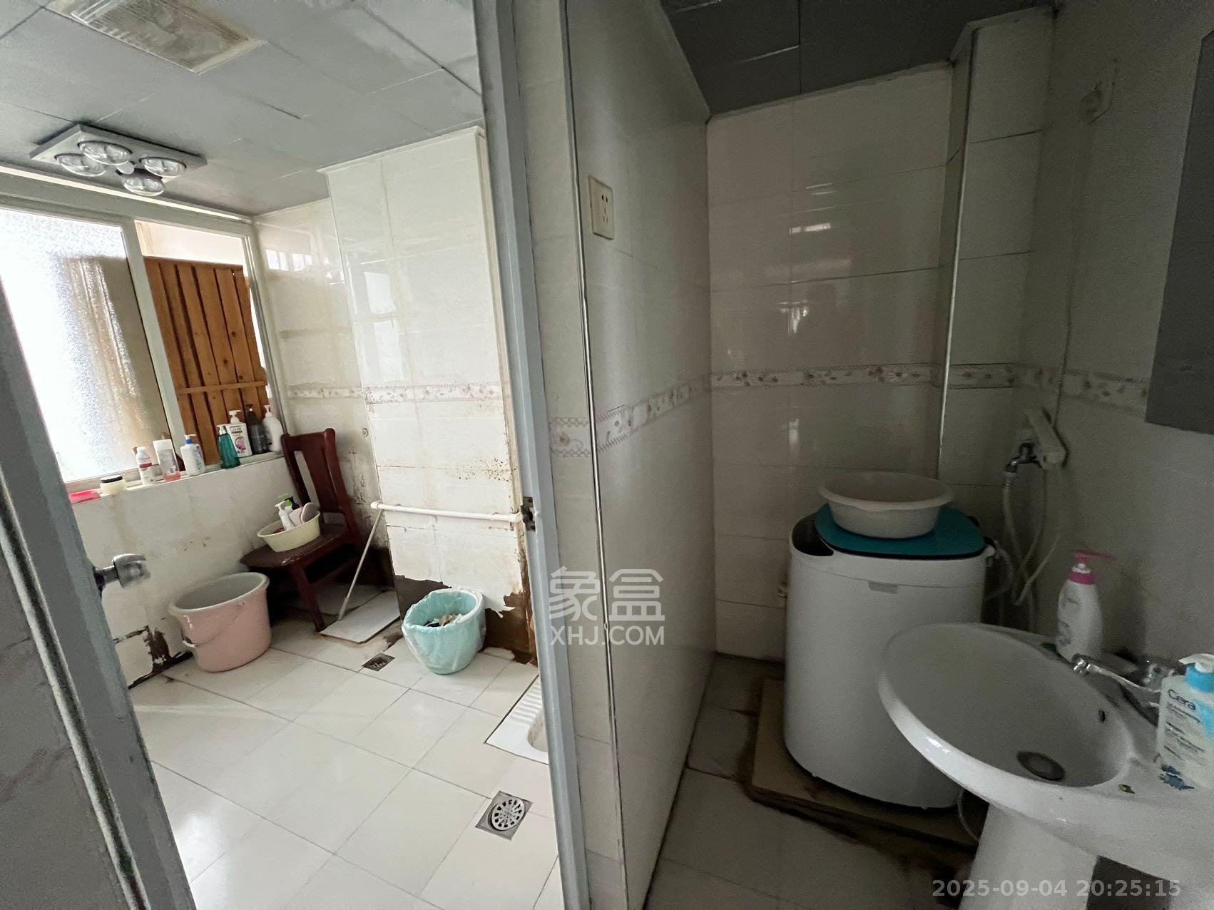 上河国际C区  3室2厅2卫    2400.0元/月室内图