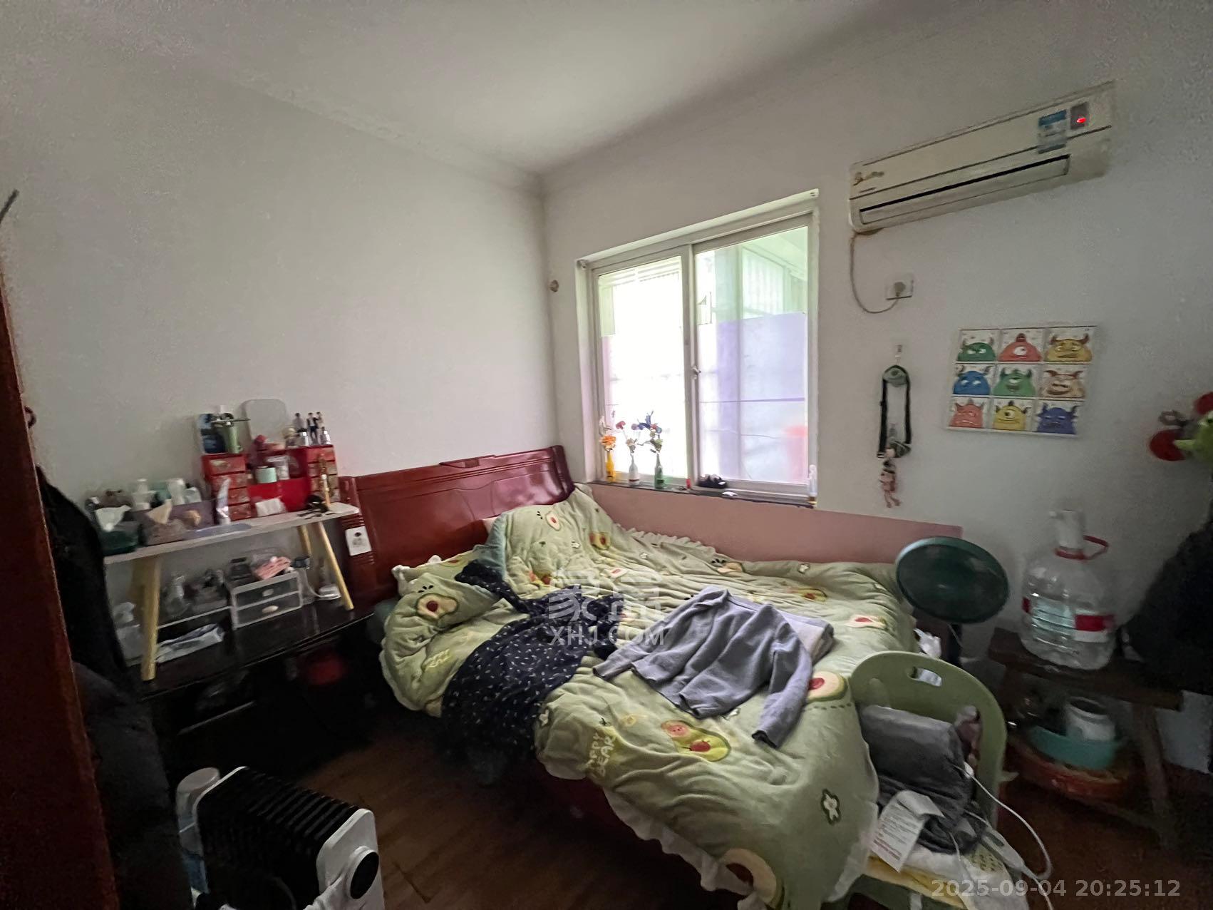 上河国际C区  3室2厅2卫    2400.0元/月室内图