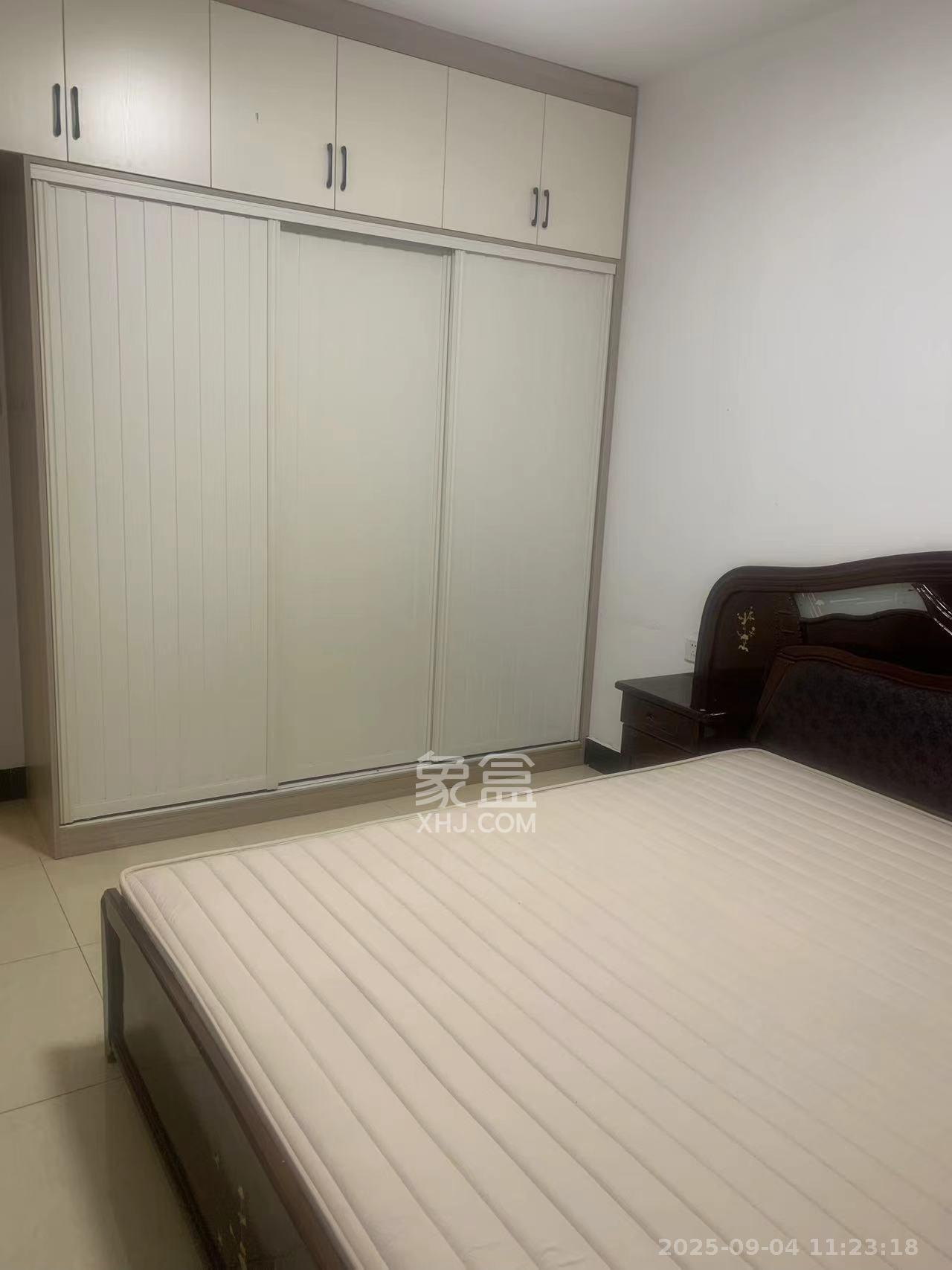 山水花都  2室1厅1卫   2500.00元/月室内图