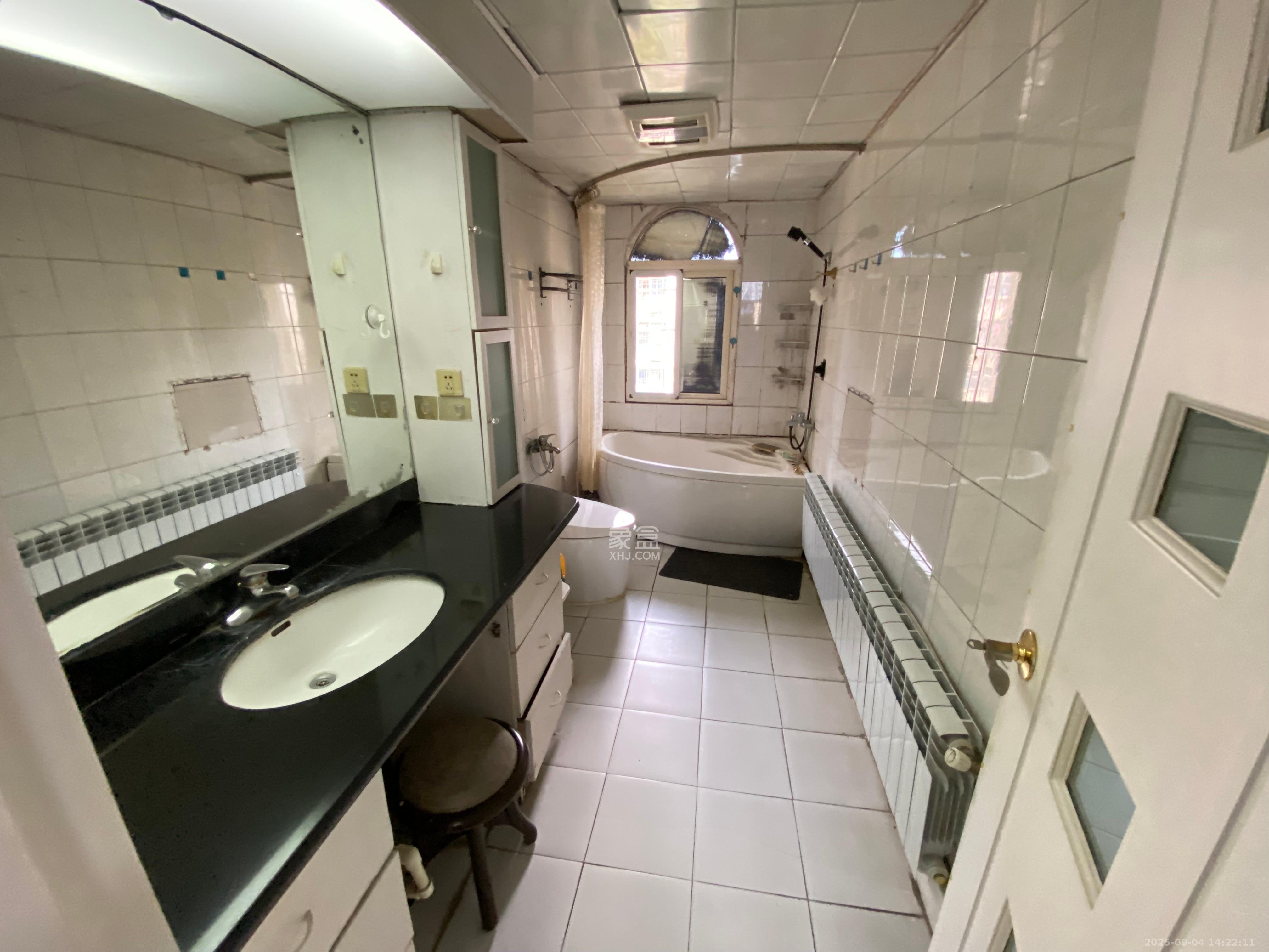 华盛花园  4室2厅2卫    3500.0元/月室内图