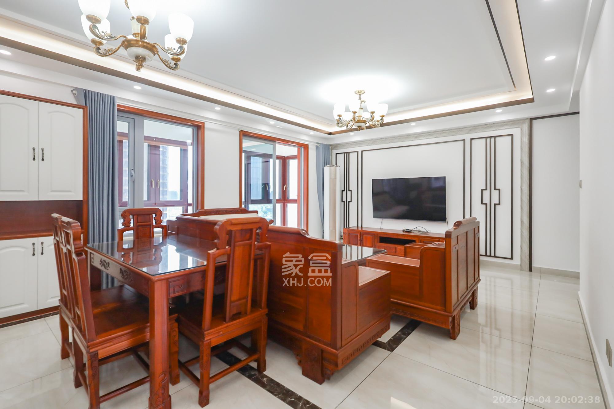 保利天禧D区 4室2厅2卫 215.0万 保利天禧D区 4室2厅2卫 215.0万客厅