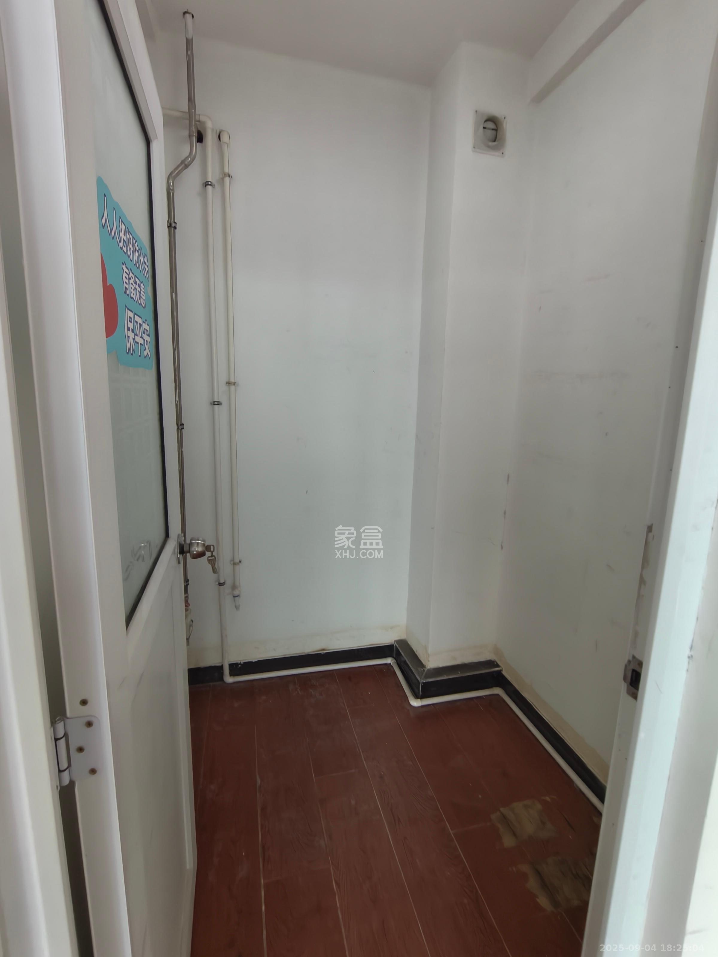 万坤图财富广场  1室1厅1卫    2600.0元/月 万坤图财富广场  1室1厅1卫    2600.0元/月室内图