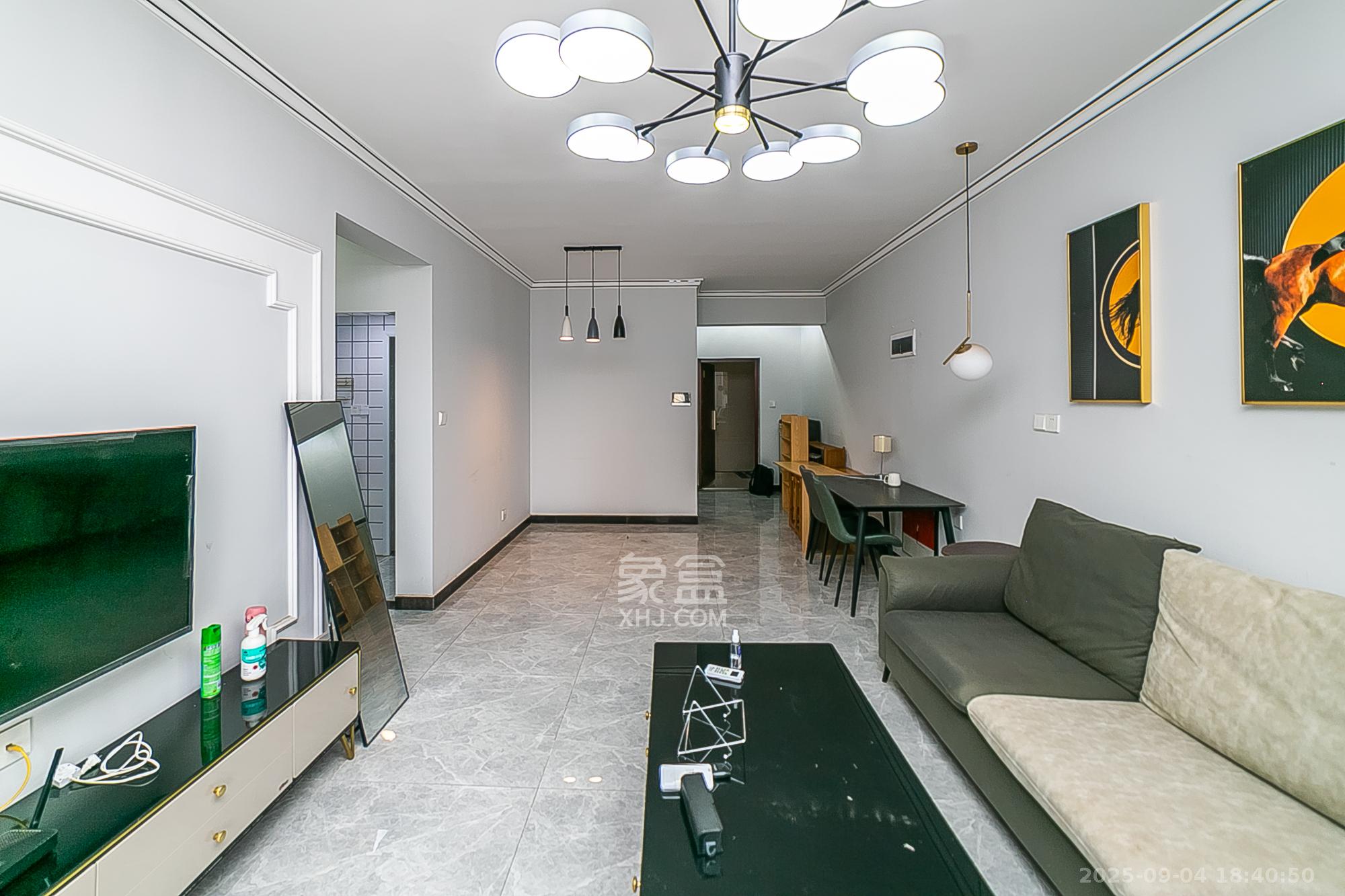 君合天玺  3室2厅2卫    140.0万 君合天玺  3室2厅2卫    140.0万客厅