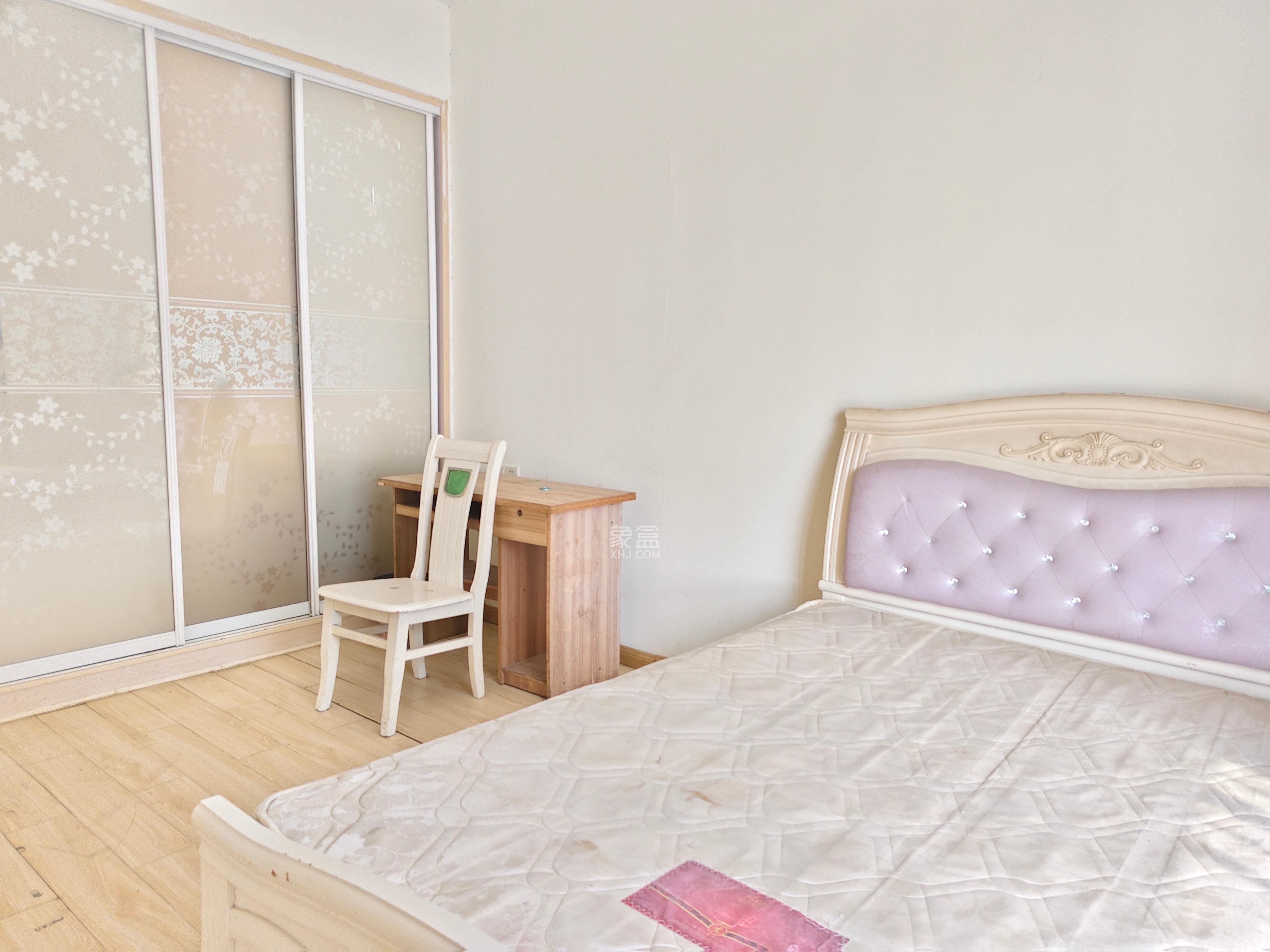 湘诚嘉园 4室2厅2卫 2600.0元/月 湘诚嘉园 4室2厅2卫 2600.0元/月室内图