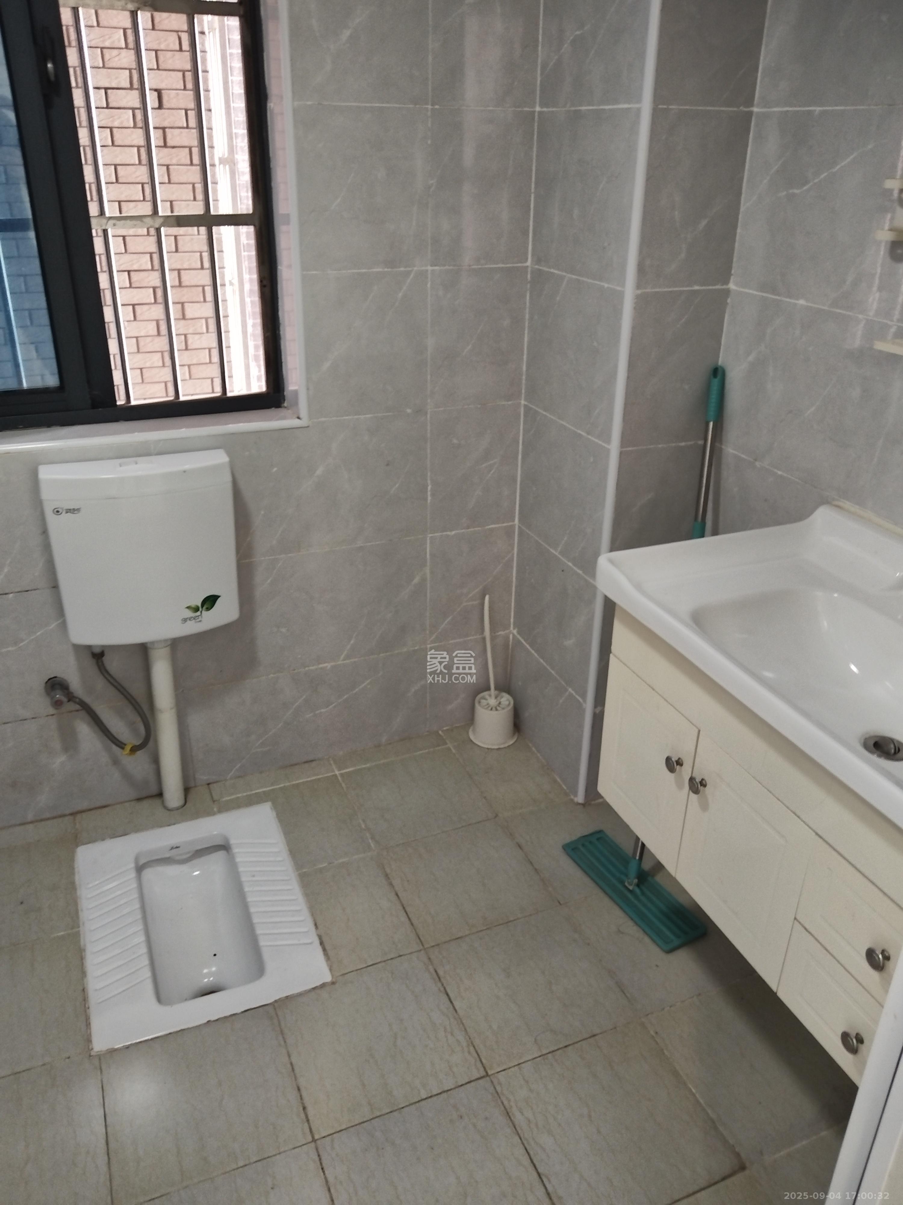 滨江海棠湾 3室2厅1卫 2400.0元/月 滨江海棠湾 3室2厅1卫 2400.0元/月室内图