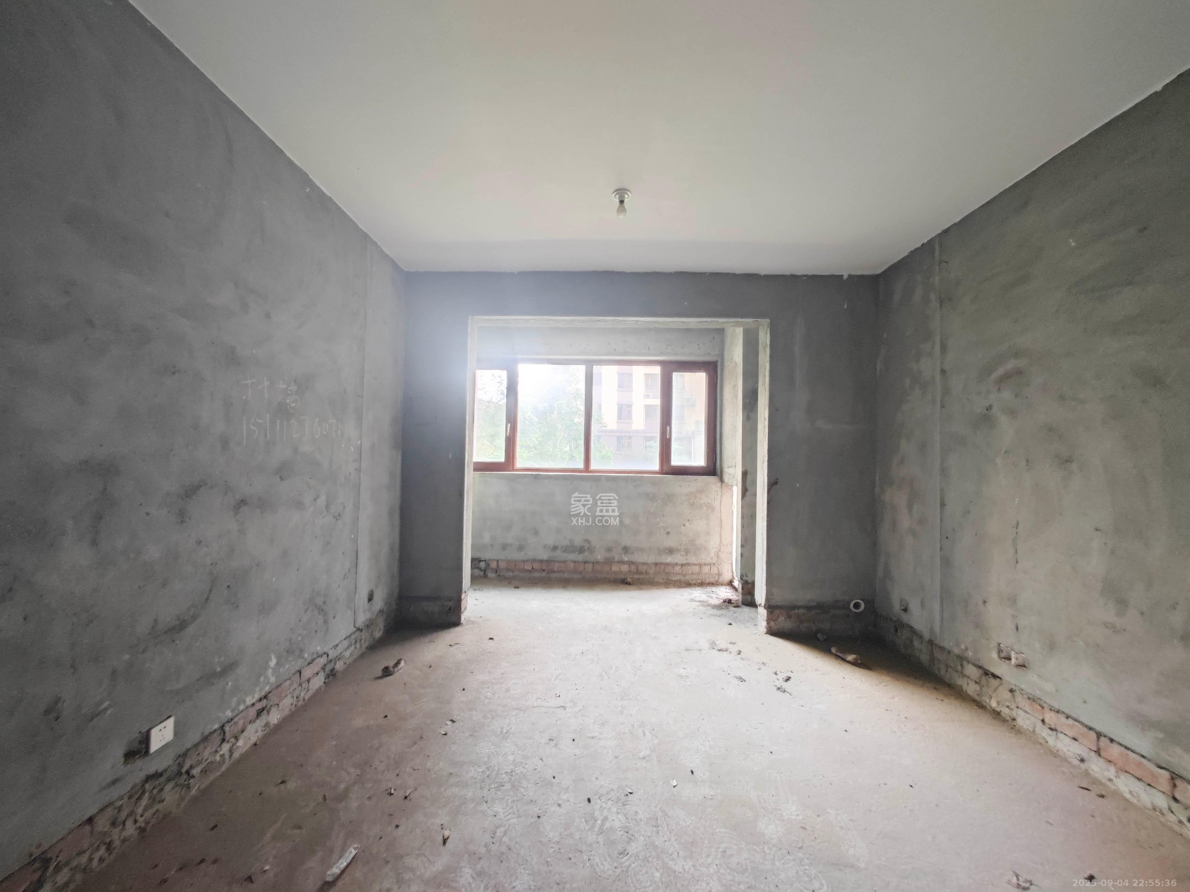 湘核新家园  3室2厅1卫    75.0万客厅