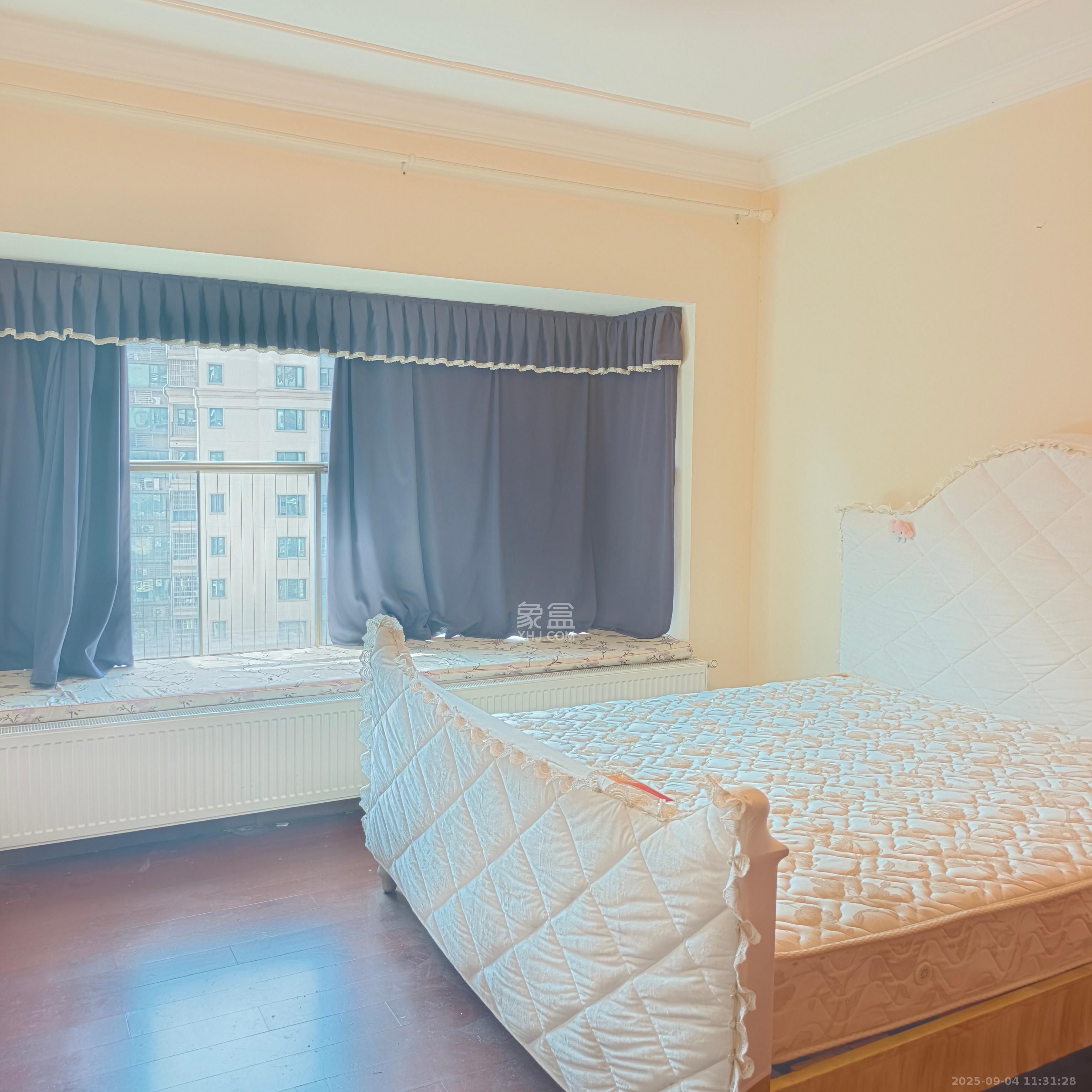 恒大雅苑 3室2厅2卫 2700.0元/月 恒大雅苑 3室2厅2卫 2700.0元/月室内图