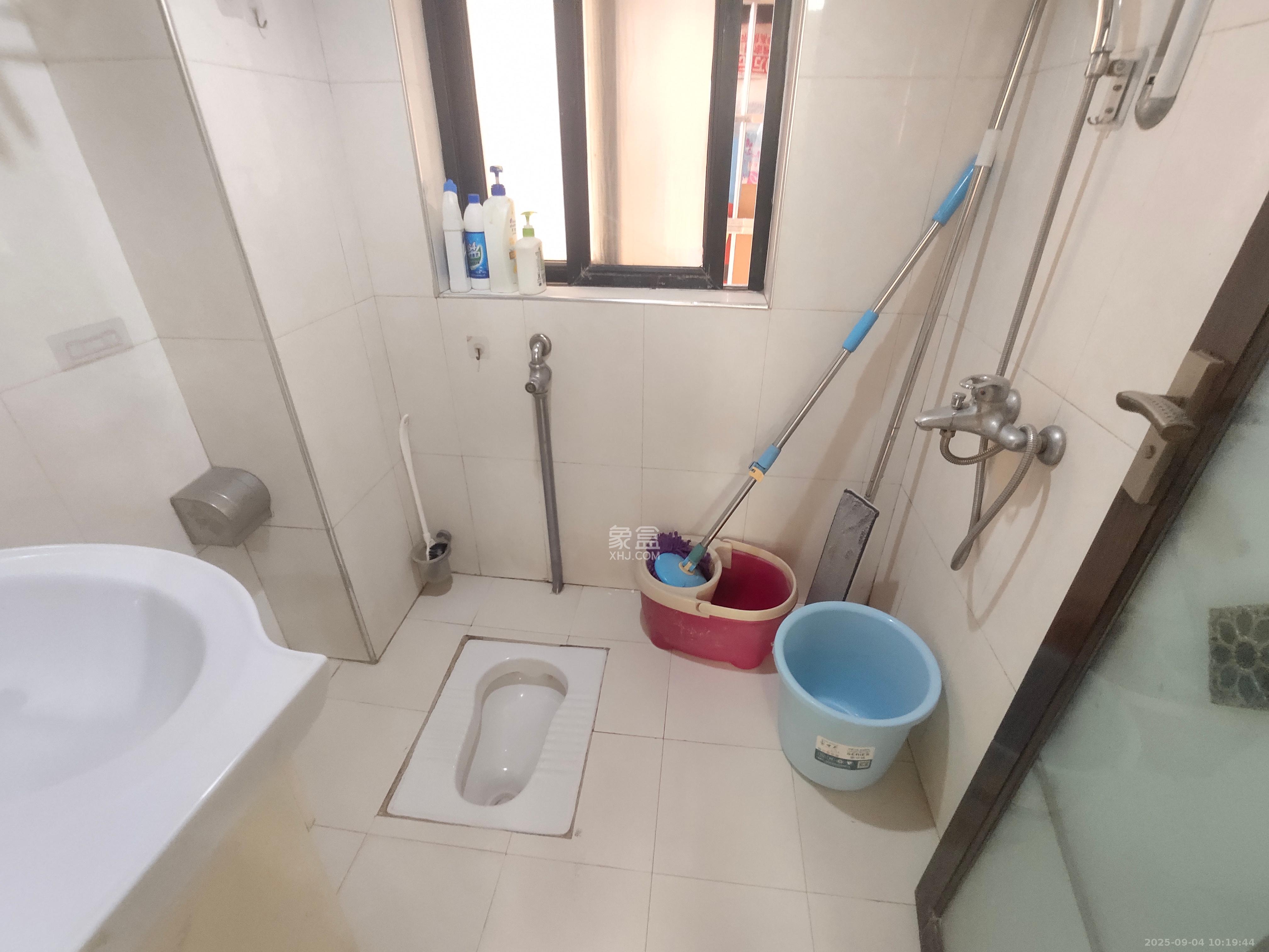 南国新城  2室2厅1卫    2000.0元/月室内图