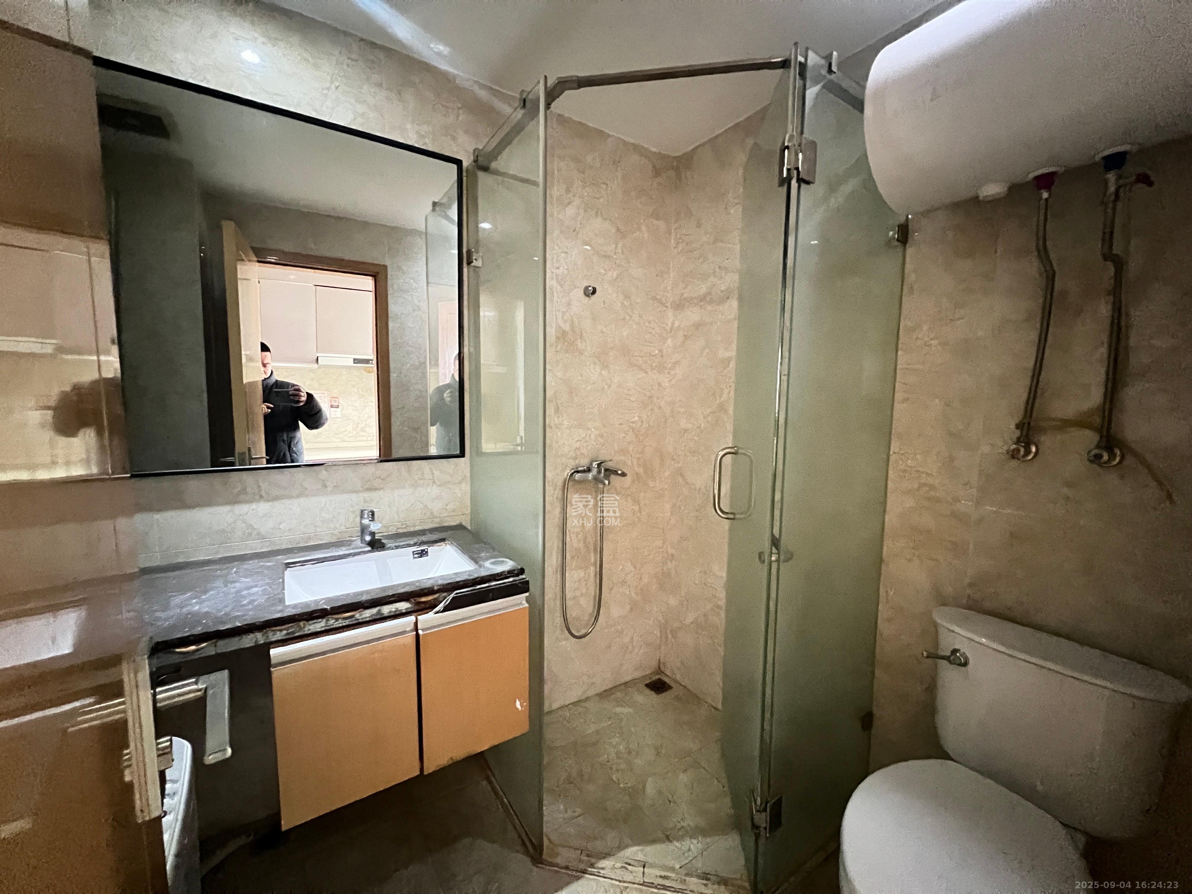 德思勤城市广场(宝格丽公寓) 1室1厅1卫 1700.0元/月 德思勤城市广场(宝格丽公寓) 1室1厅1卫 1700.0元/月室内图