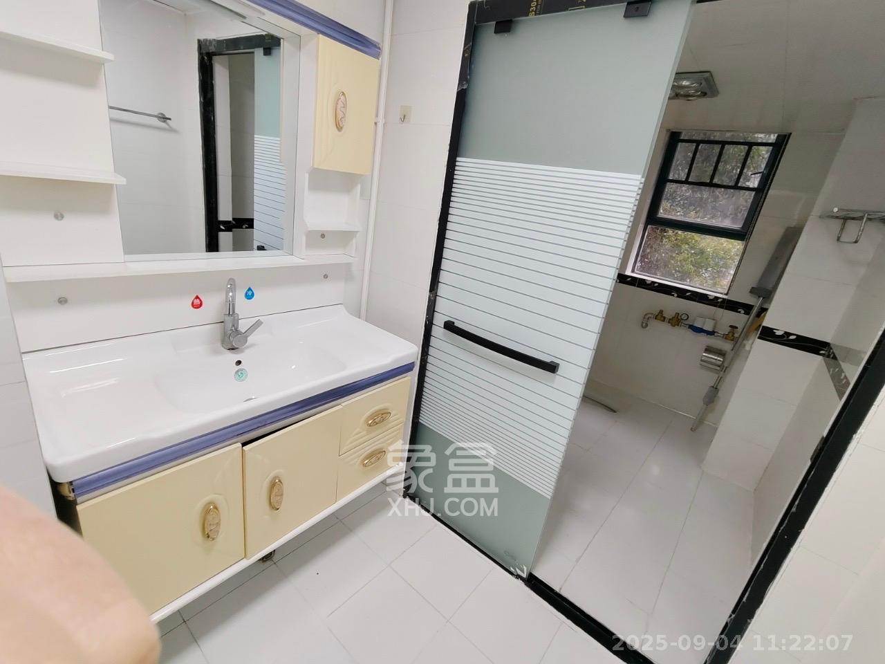 金色山庄  3室2厅2卫    3200.0元/月 金色山庄  3室2厅2卫    3200.0元/月室内图