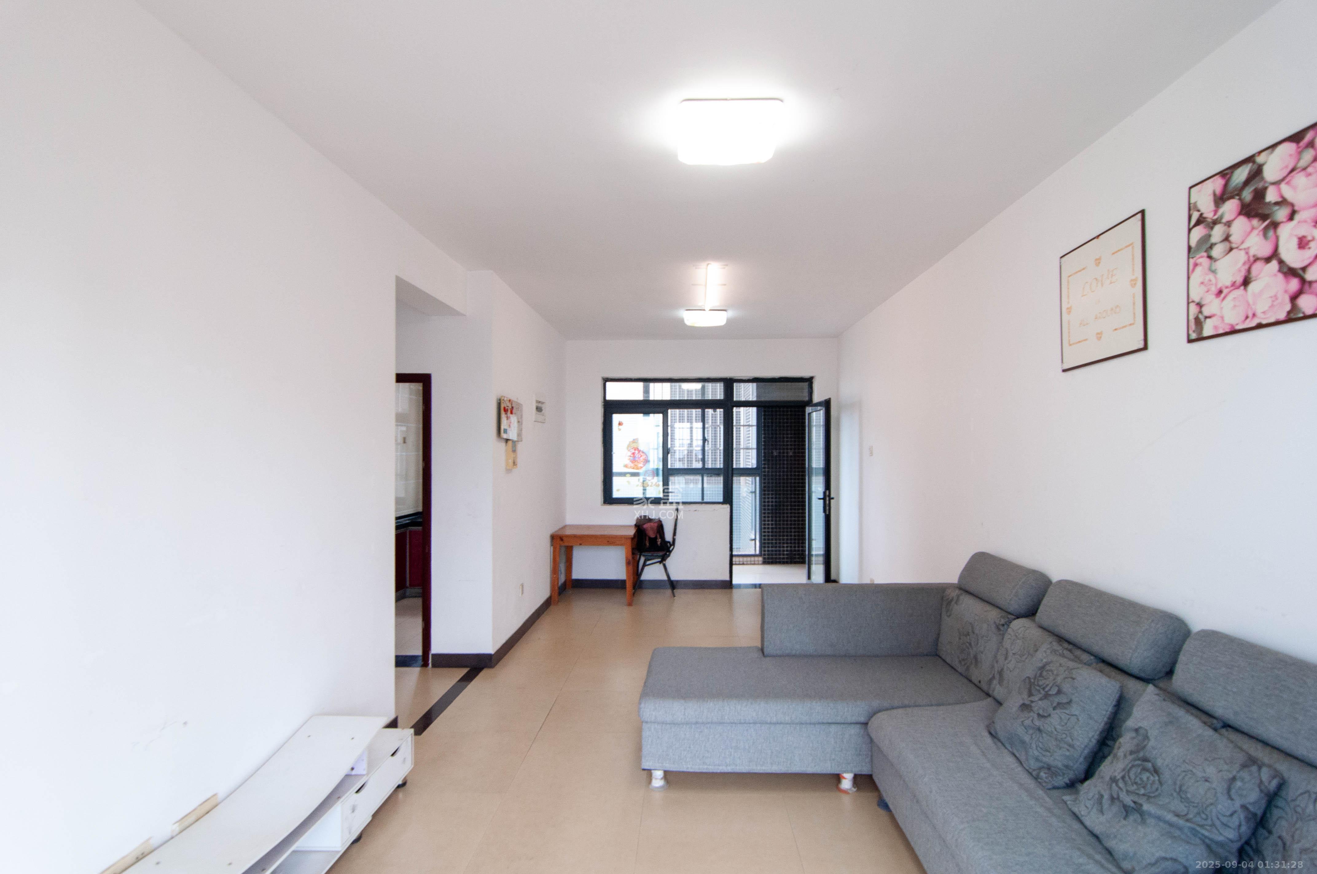 高鑫麓城 3室2厅1卫 85.0万 高鑫麓城 3室2厅1卫 85.0万客厅