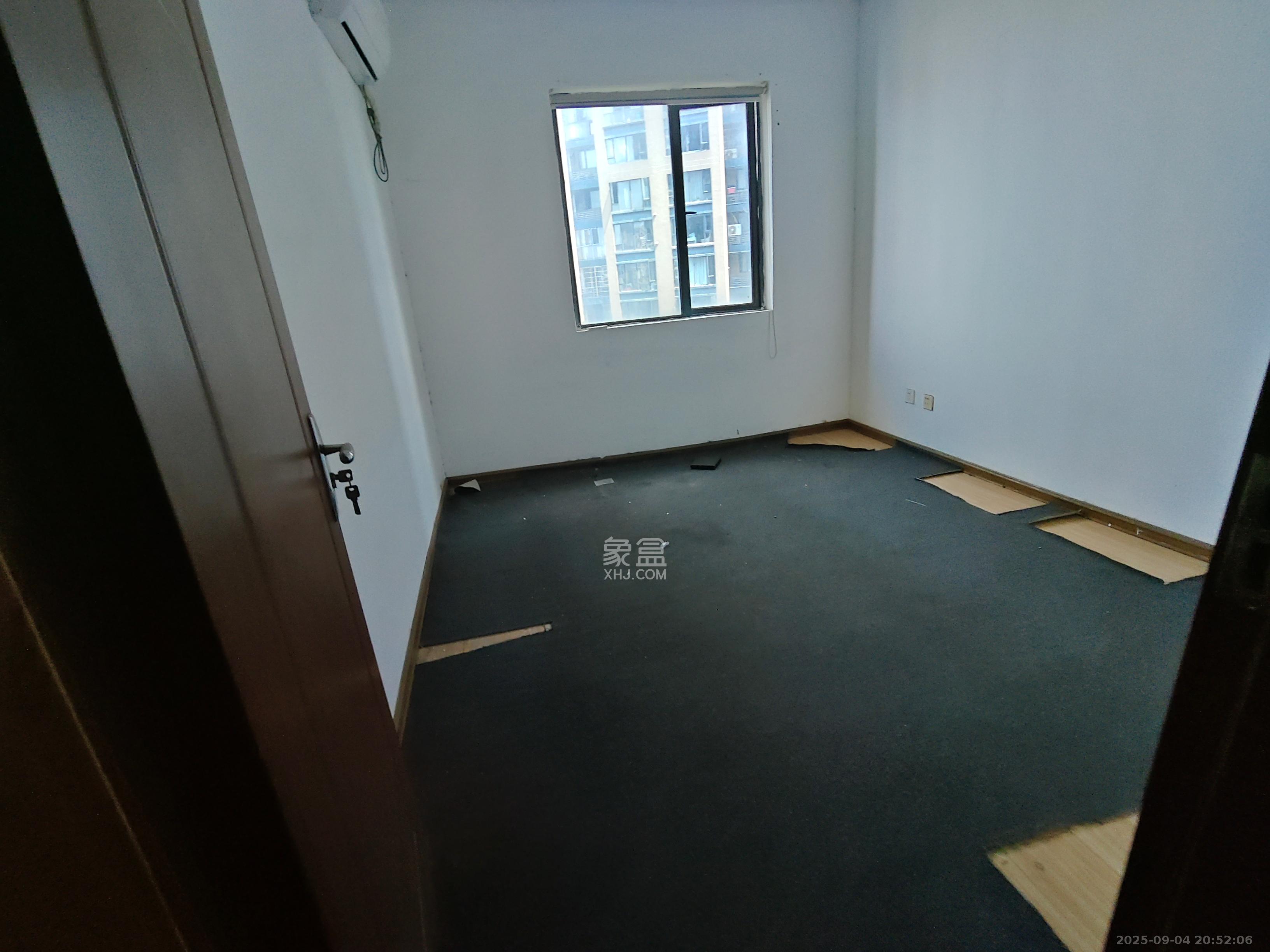 长房天翼未来城  5室1厅2卫    4200.0元/月 长房天翼未来城  5室1厅2卫    4200.0元/月室内图