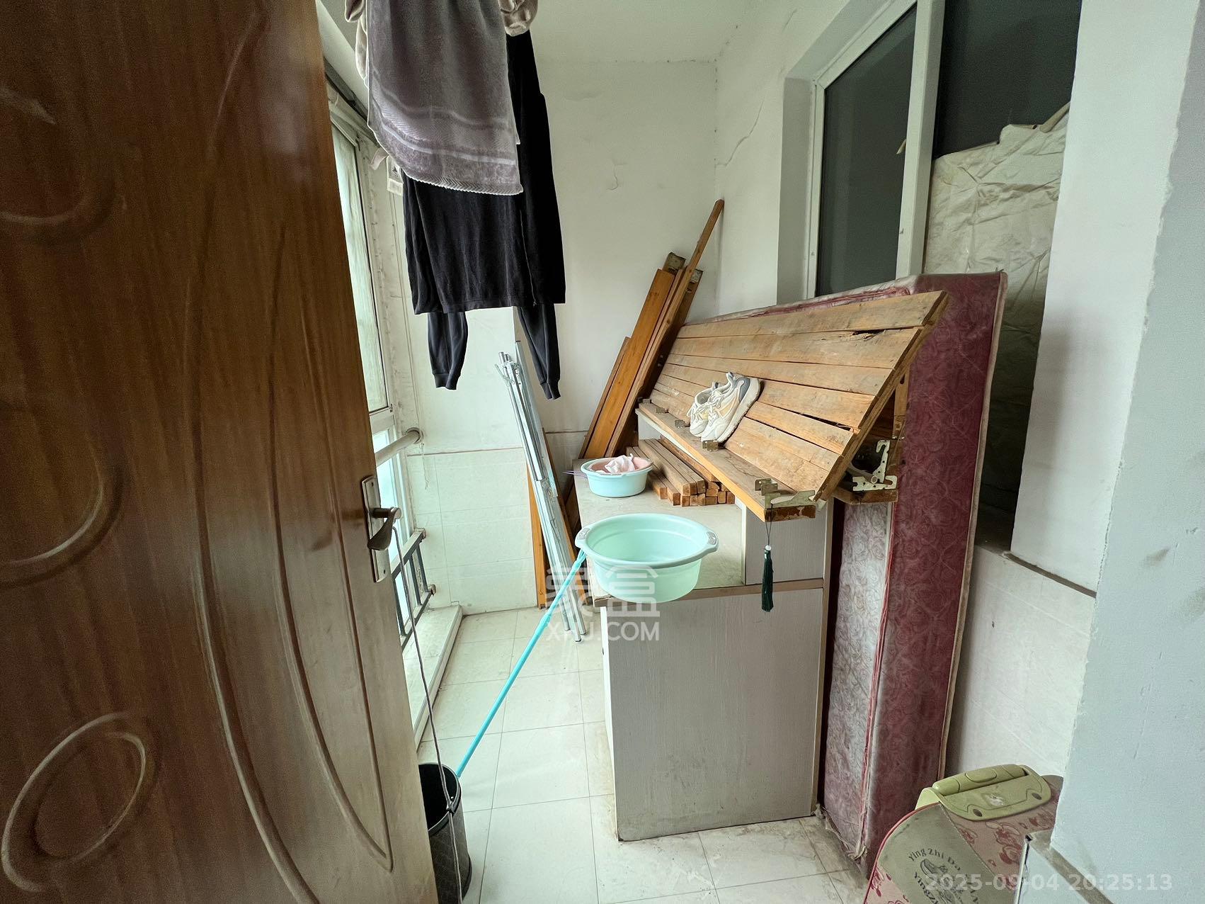 上河国际C区 3室2厅2卫 2400.0元/月 上河国际C区 3室2厅2卫 2400.0元/月室内图