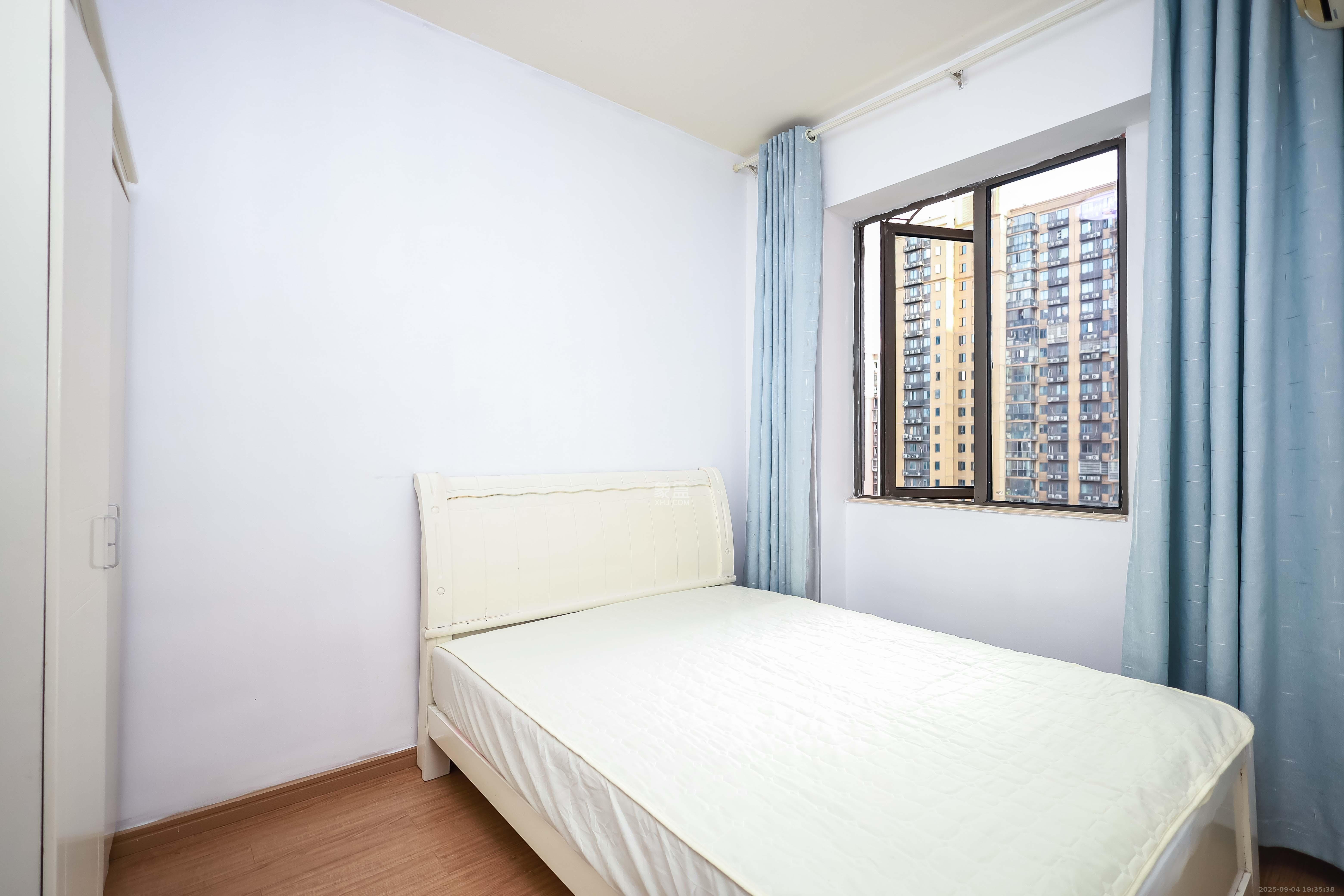 麓谷小镇  3室2厅1卫    53.0万 麓谷小镇  3室2厅1卫    53.0万卧室