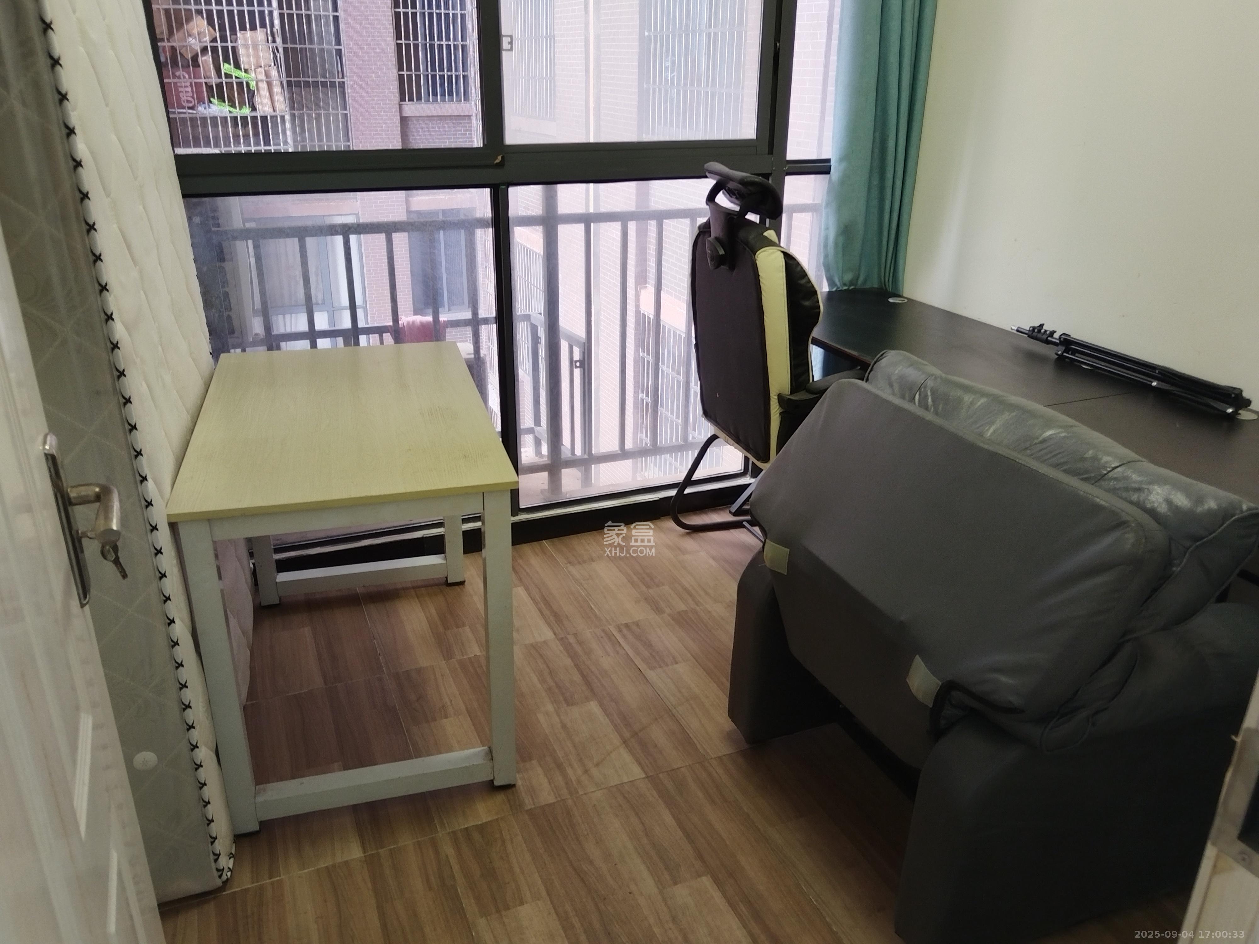 滨江海棠湾 3室2厅1卫 2400.0元/月 滨江海棠湾 3室2厅1卫 2400.0元/月室内图