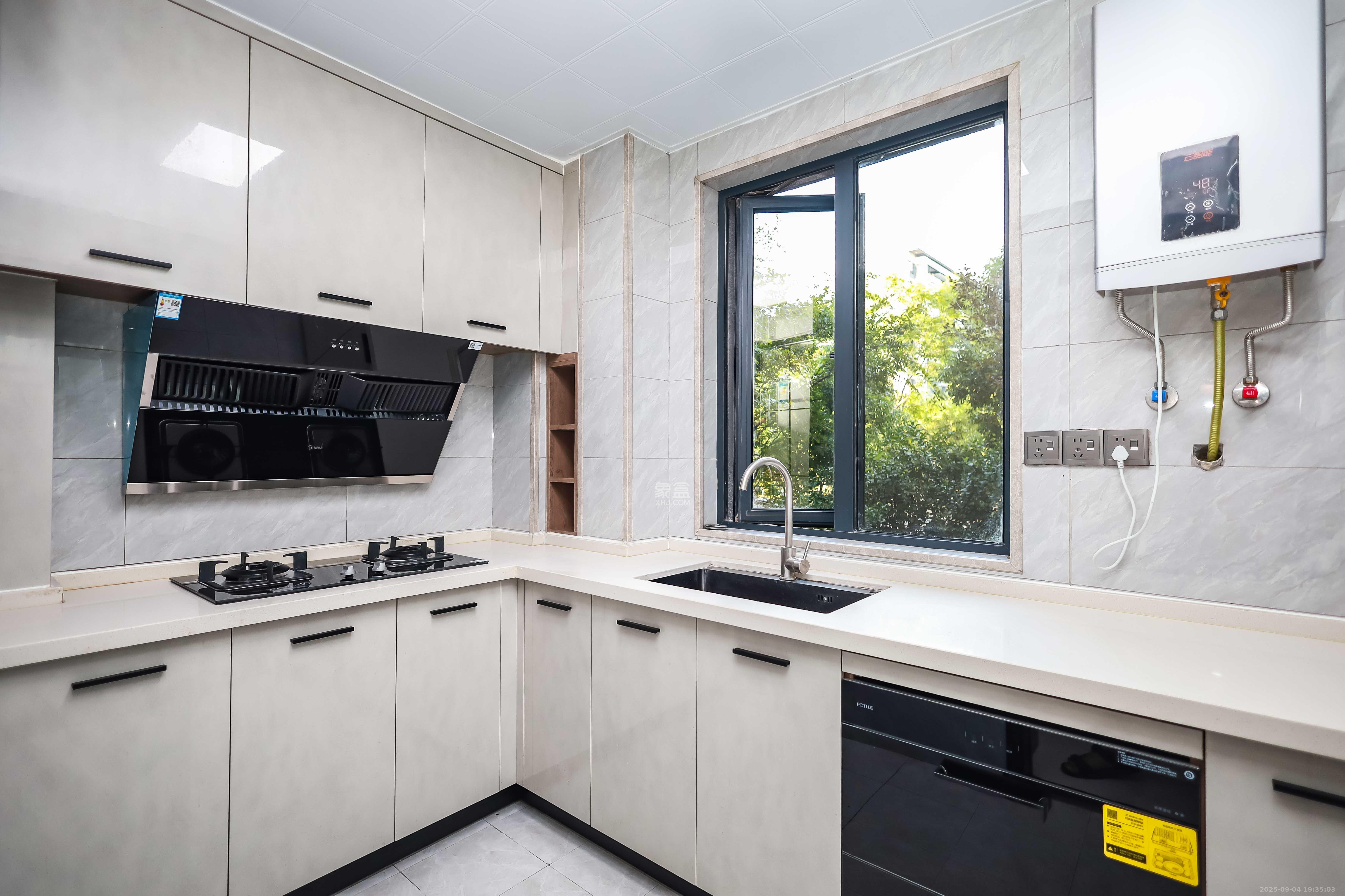 金侨风华府  4室2厅2卫    99.8万 金侨风华府  4室2厅2卫    99.8万厨房