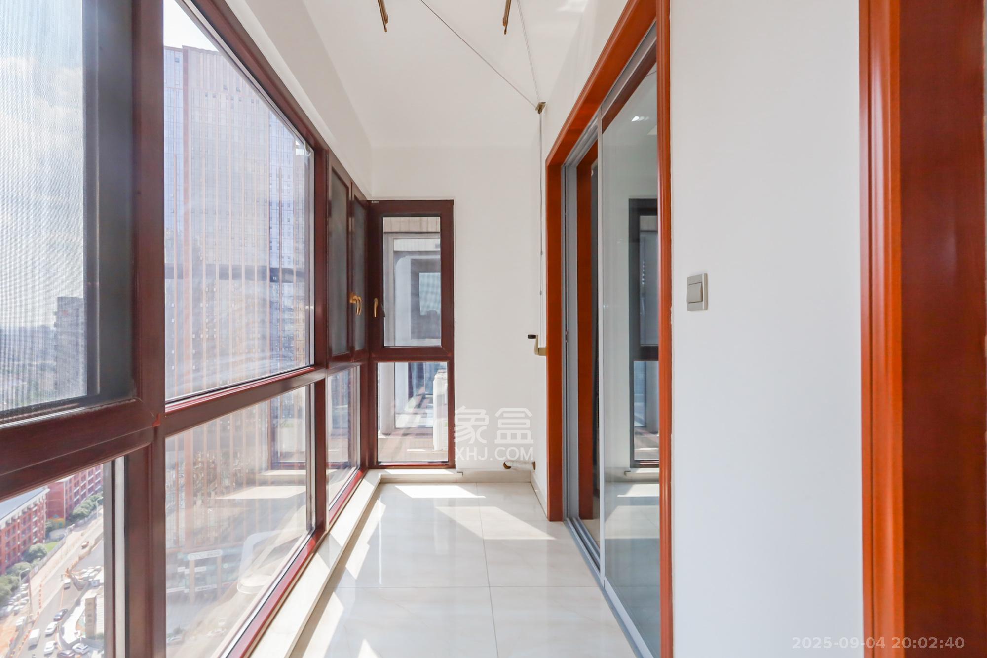 保利天禧D区 4室2厅2卫 215.0万 保利天禧D区 4室2厅2卫 215.0万阳台