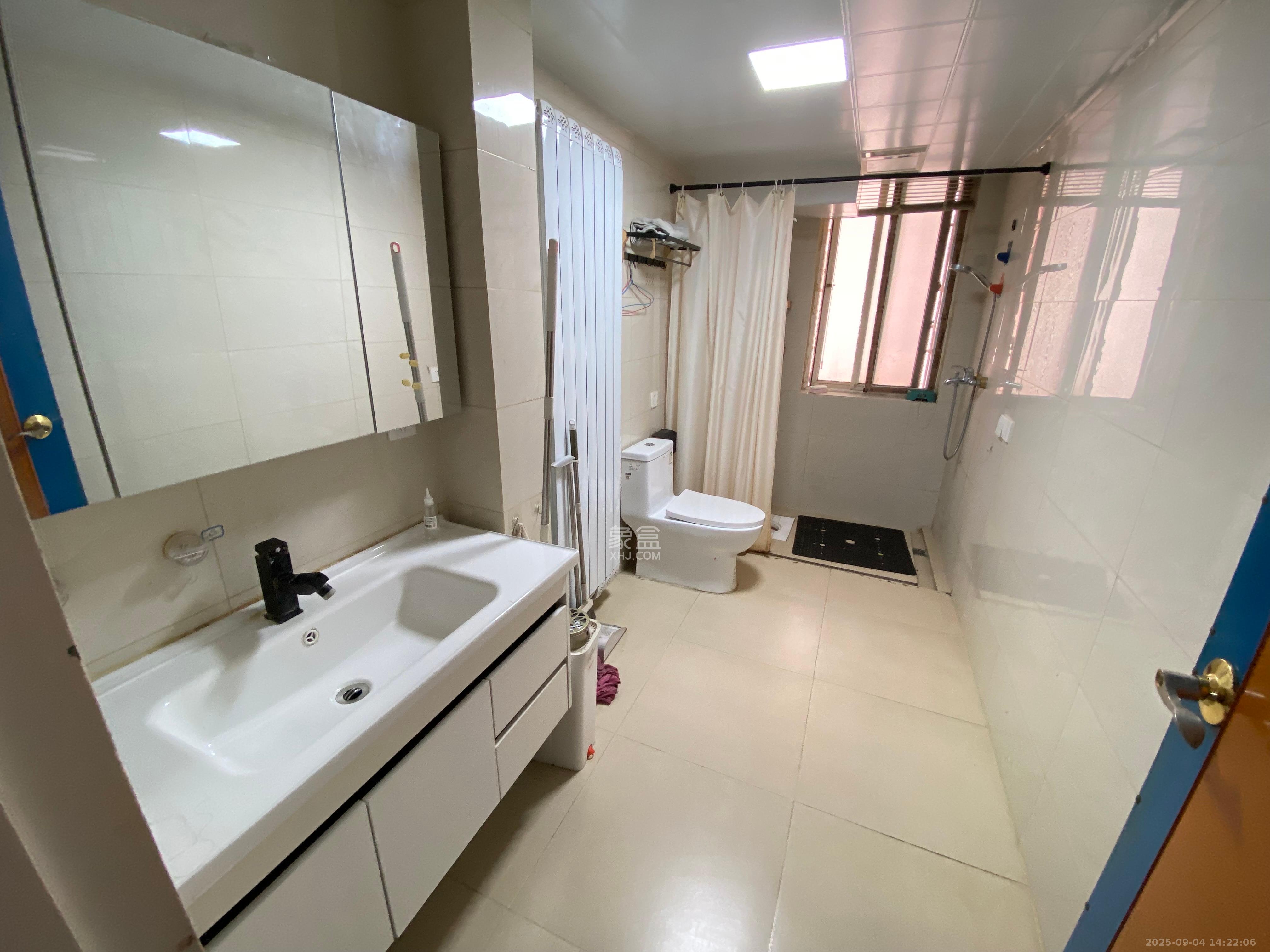 华盛花园  4室2厅2卫    3500.0元/月室内图