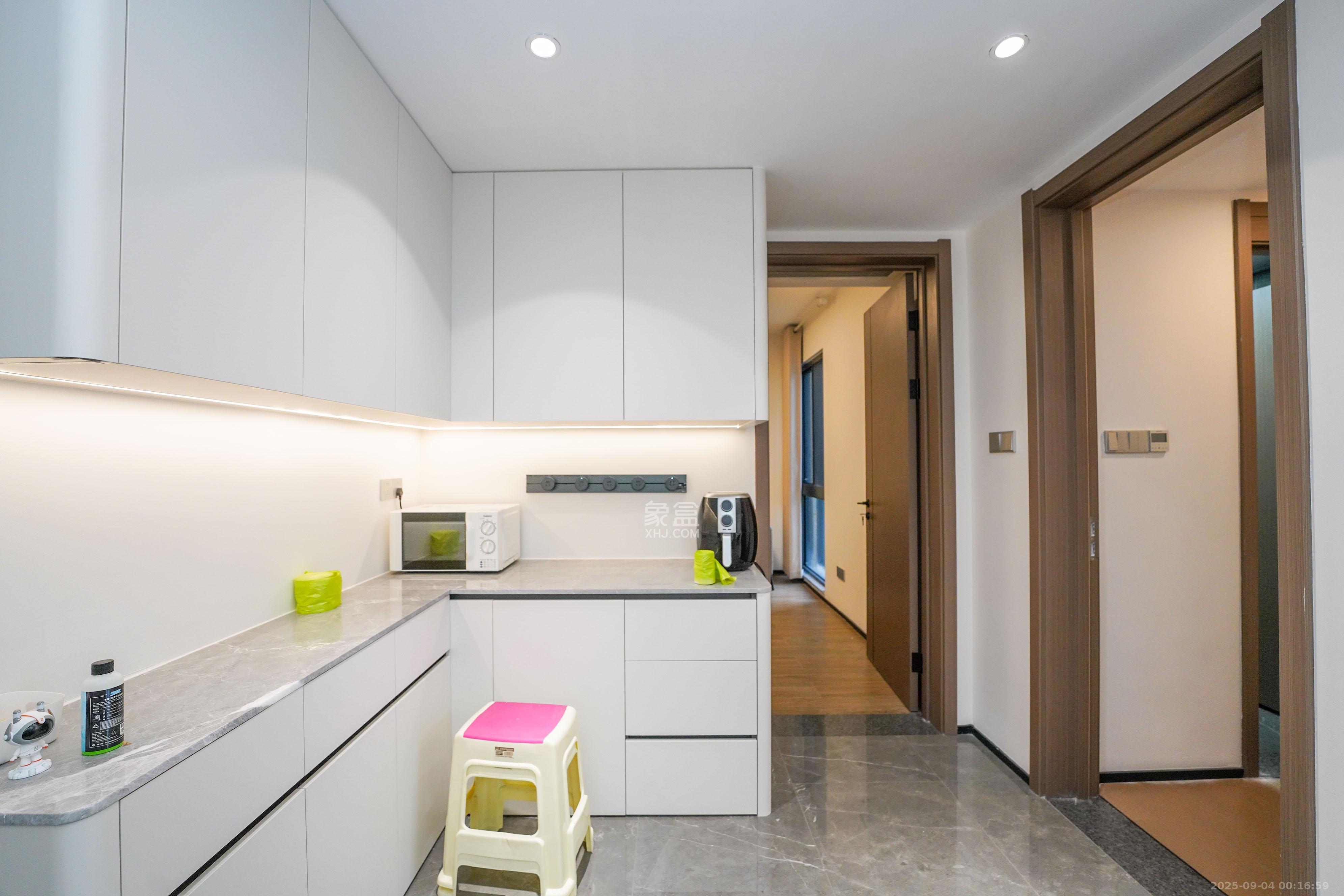 中海寰宇天下  3室2厅2卫    146.0万 中海寰宇天下  3室2厅2卫    146.0万客厅