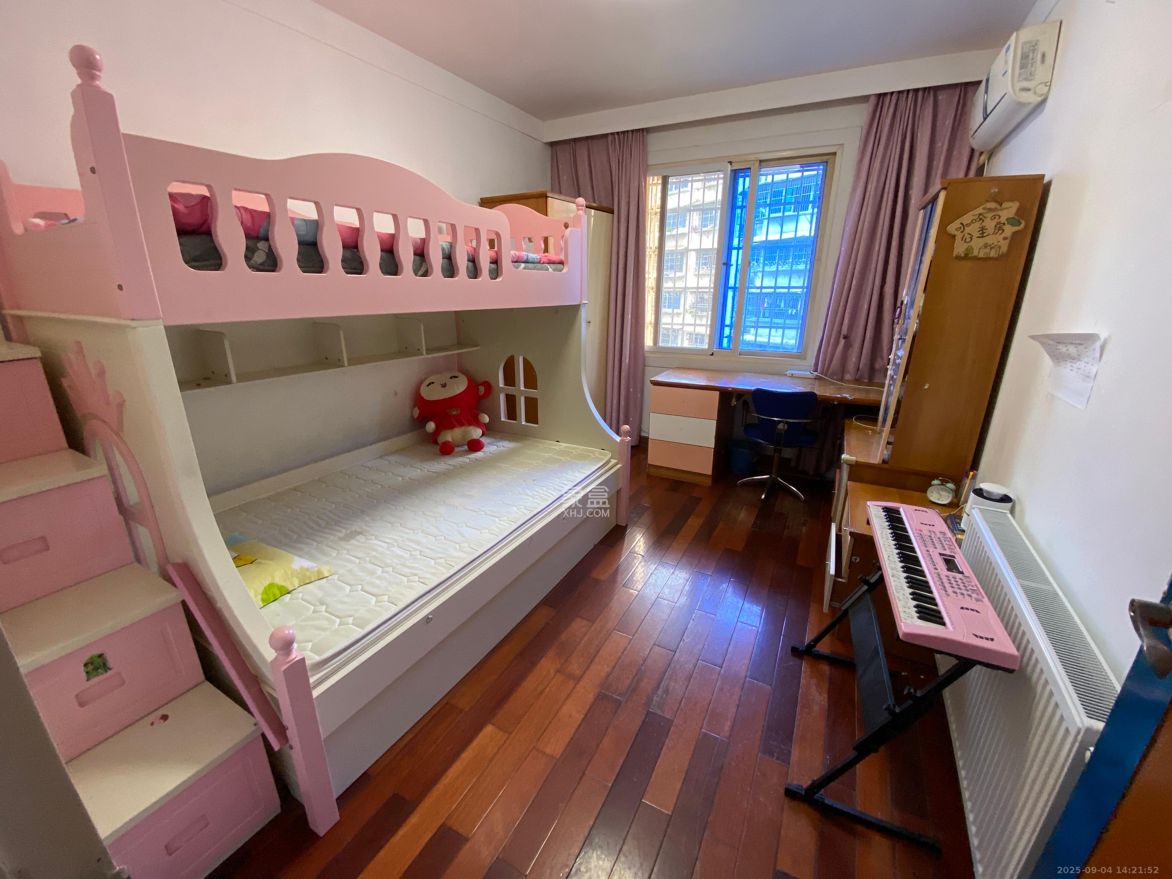 华盛花园  4室2厅2卫    3500.0元/月室内图