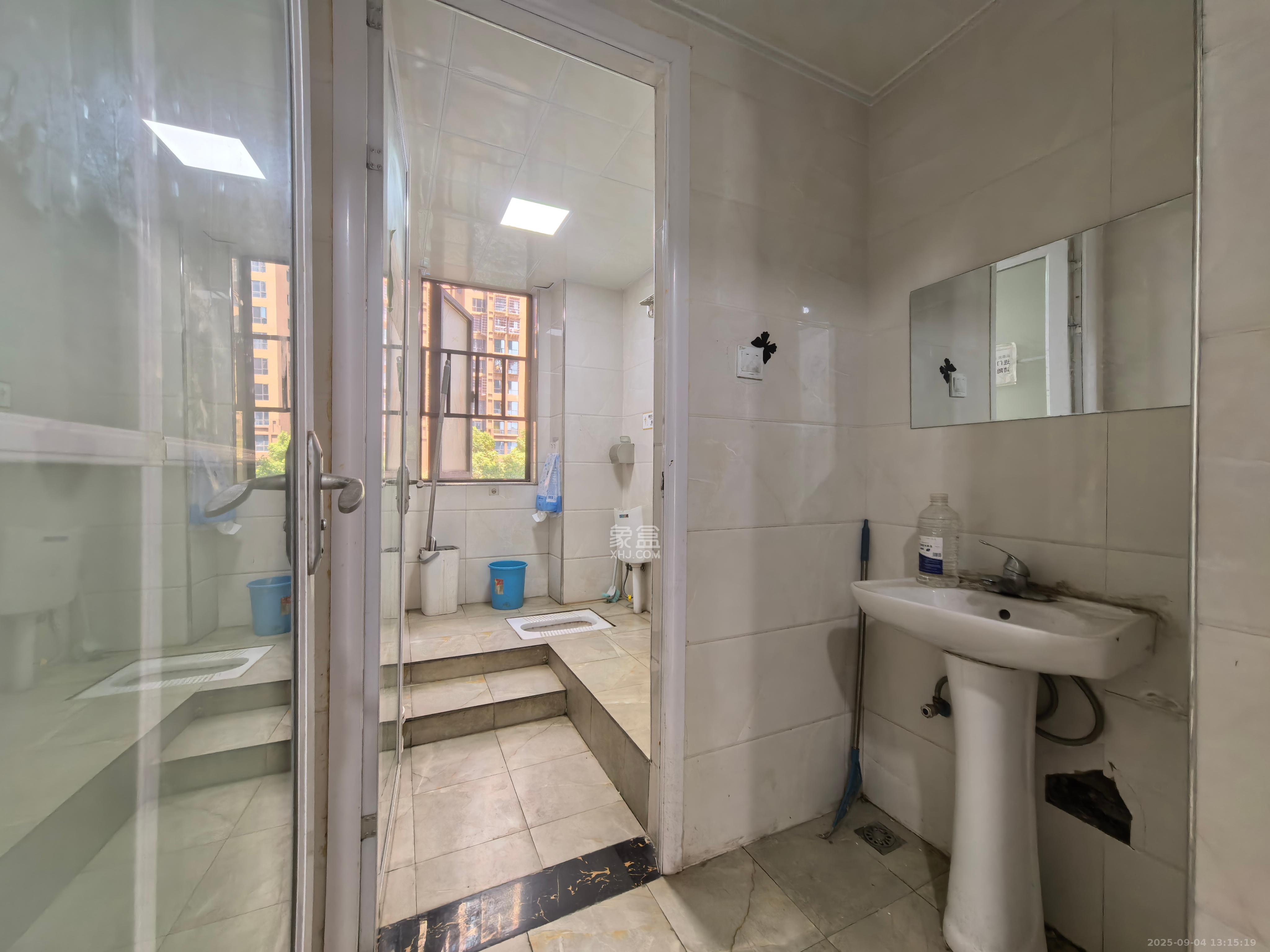 东宜兰园  4室2厅2卫    3400.0元/月室内图