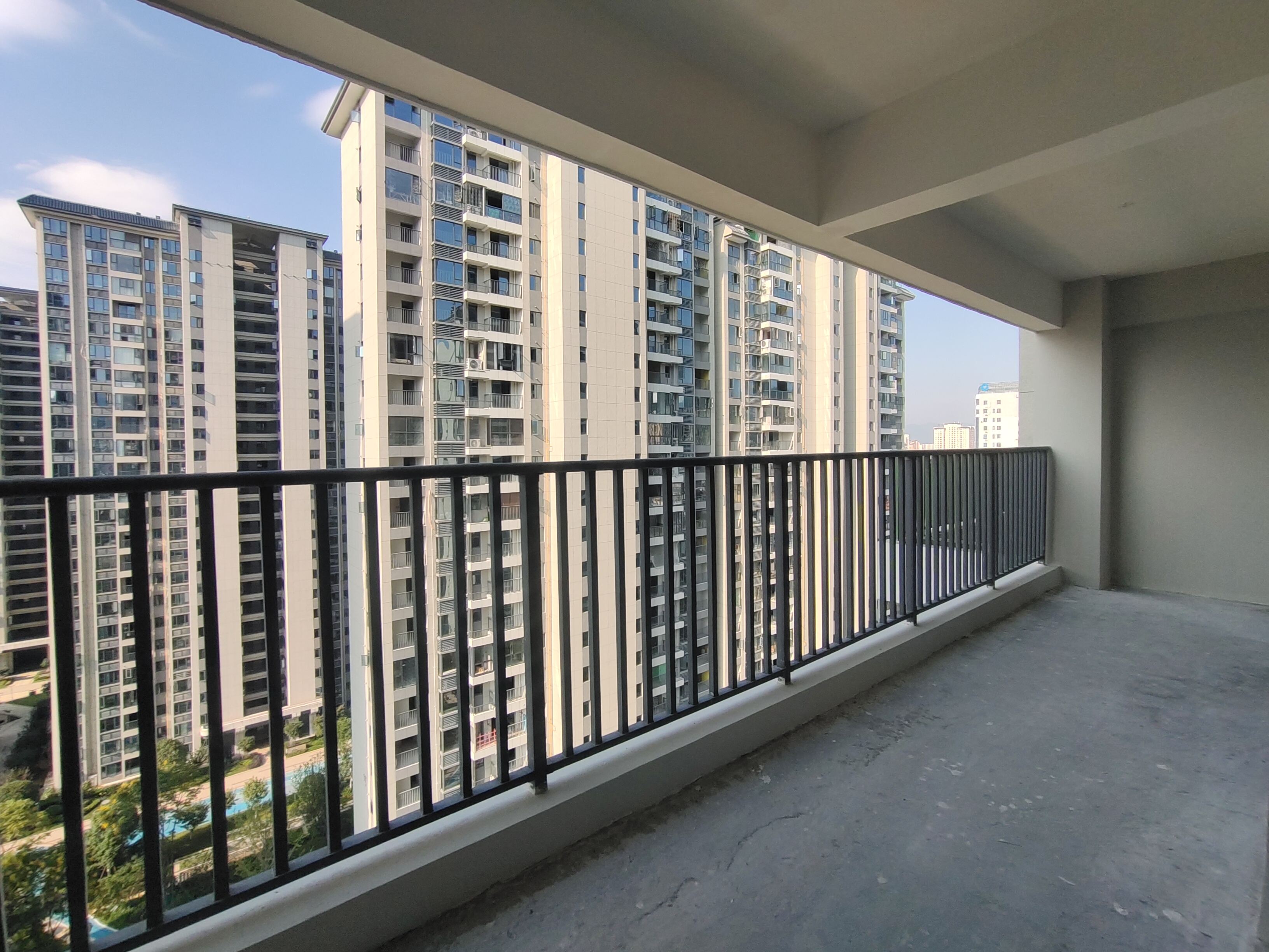 福天君庭  4室2厅3卫    142.0万 福天君庭  4室2厅3卫    142.0万客厅