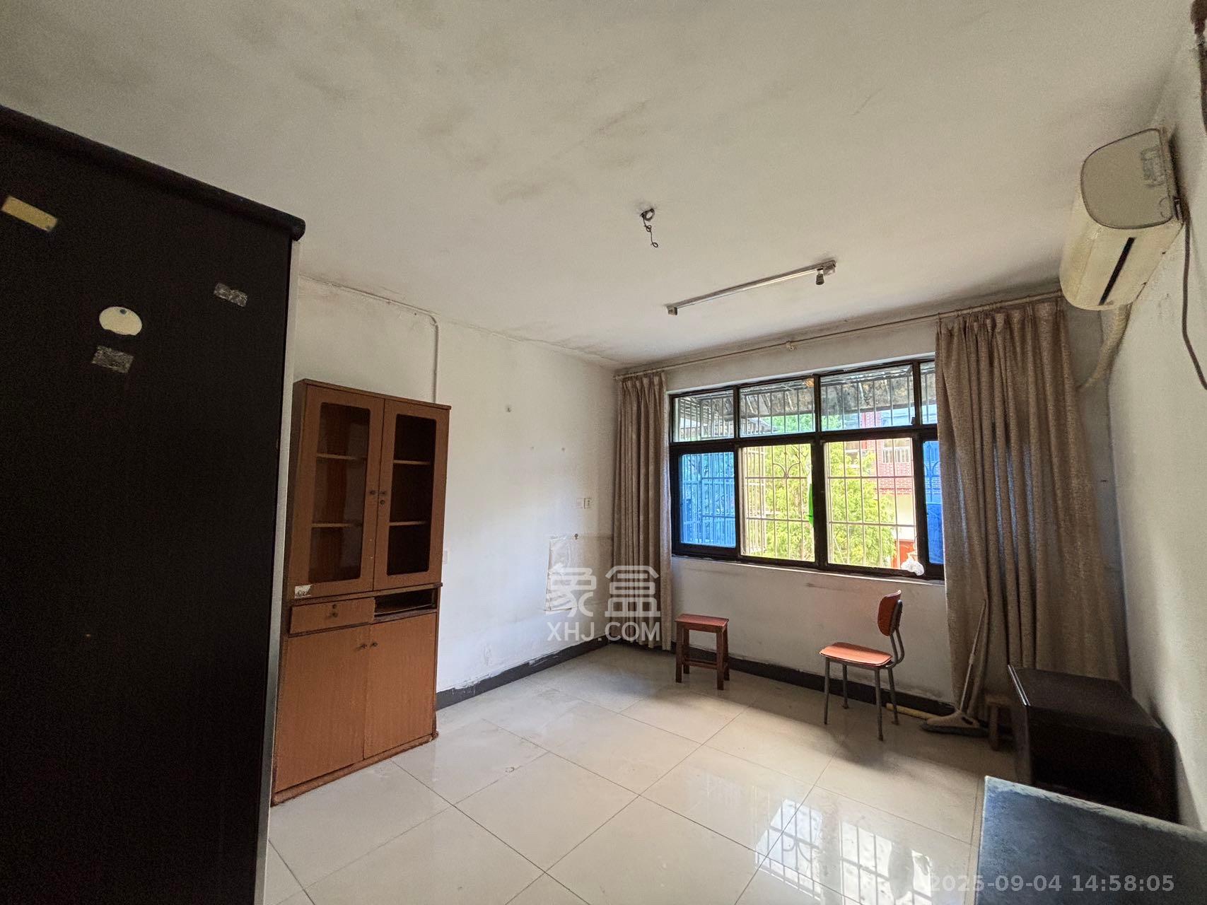 上麻园岭散盘  3室2厅1卫    2200.0元/月 上麻园岭散盘  3室2厅1卫    2200.0元/月室内图