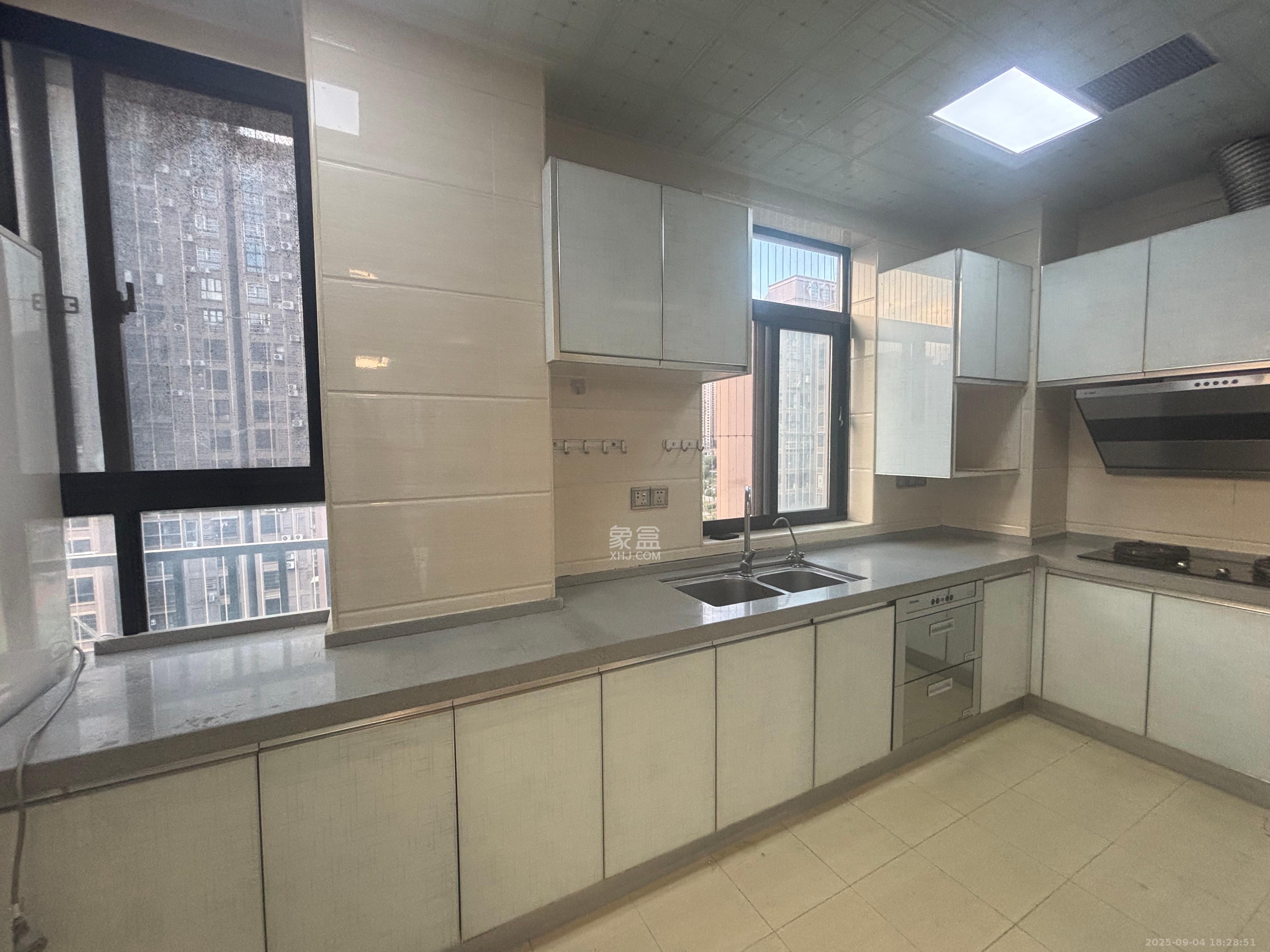 泰禹云开壹品 4室2厅1卫 3300.0元/月 泰禹云开壹品 4室2厅1卫 3300.0元/月室内图