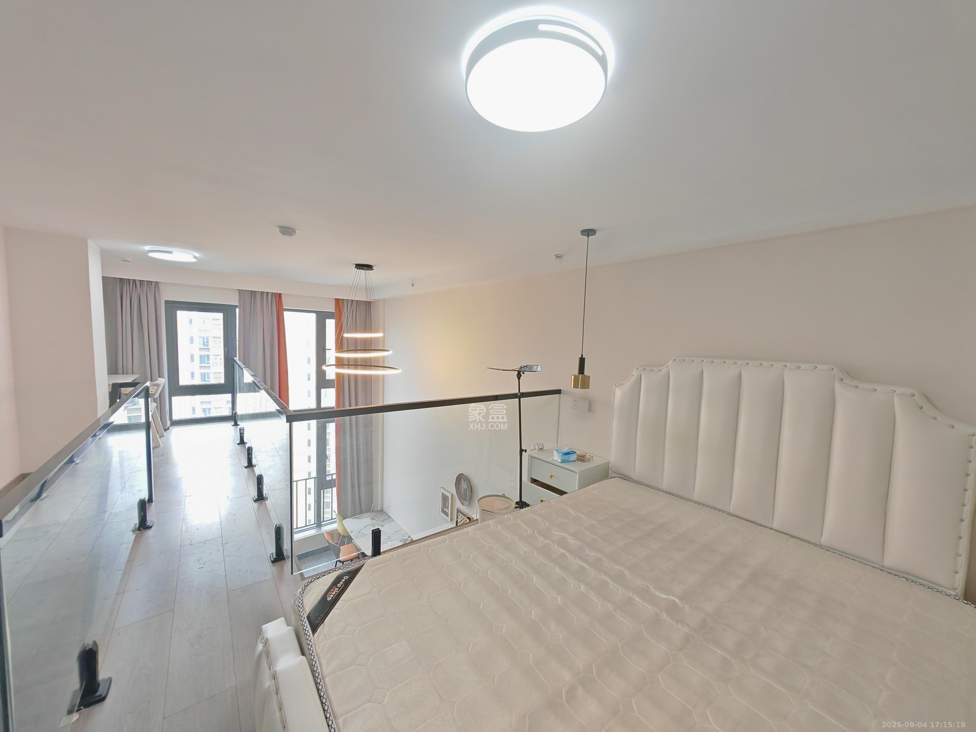 卓越中寰  1室1厅1卫    2200.0元/月室内图