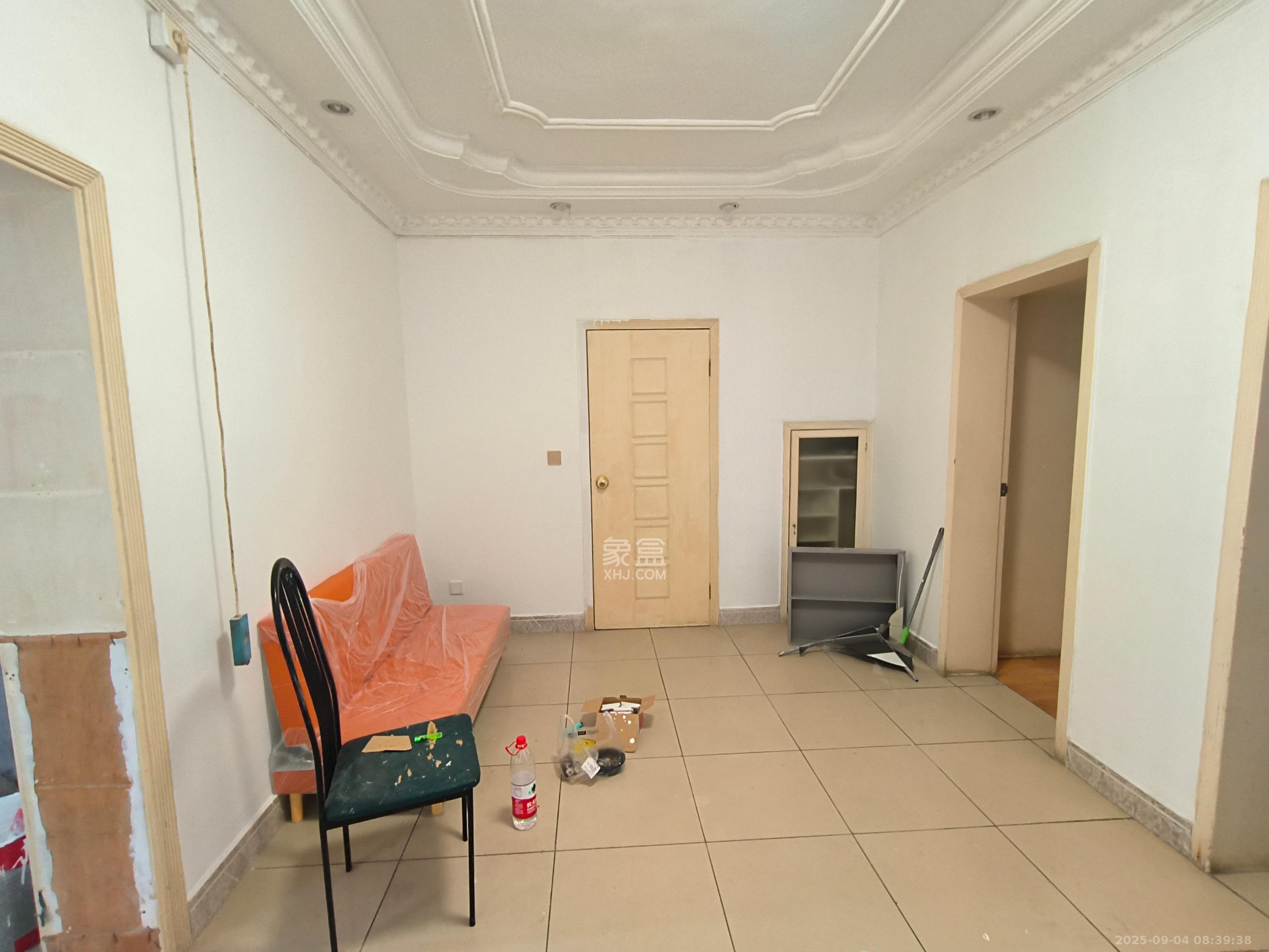 电影院宿舍  2室1厅1卫    2600.0元/月室内图