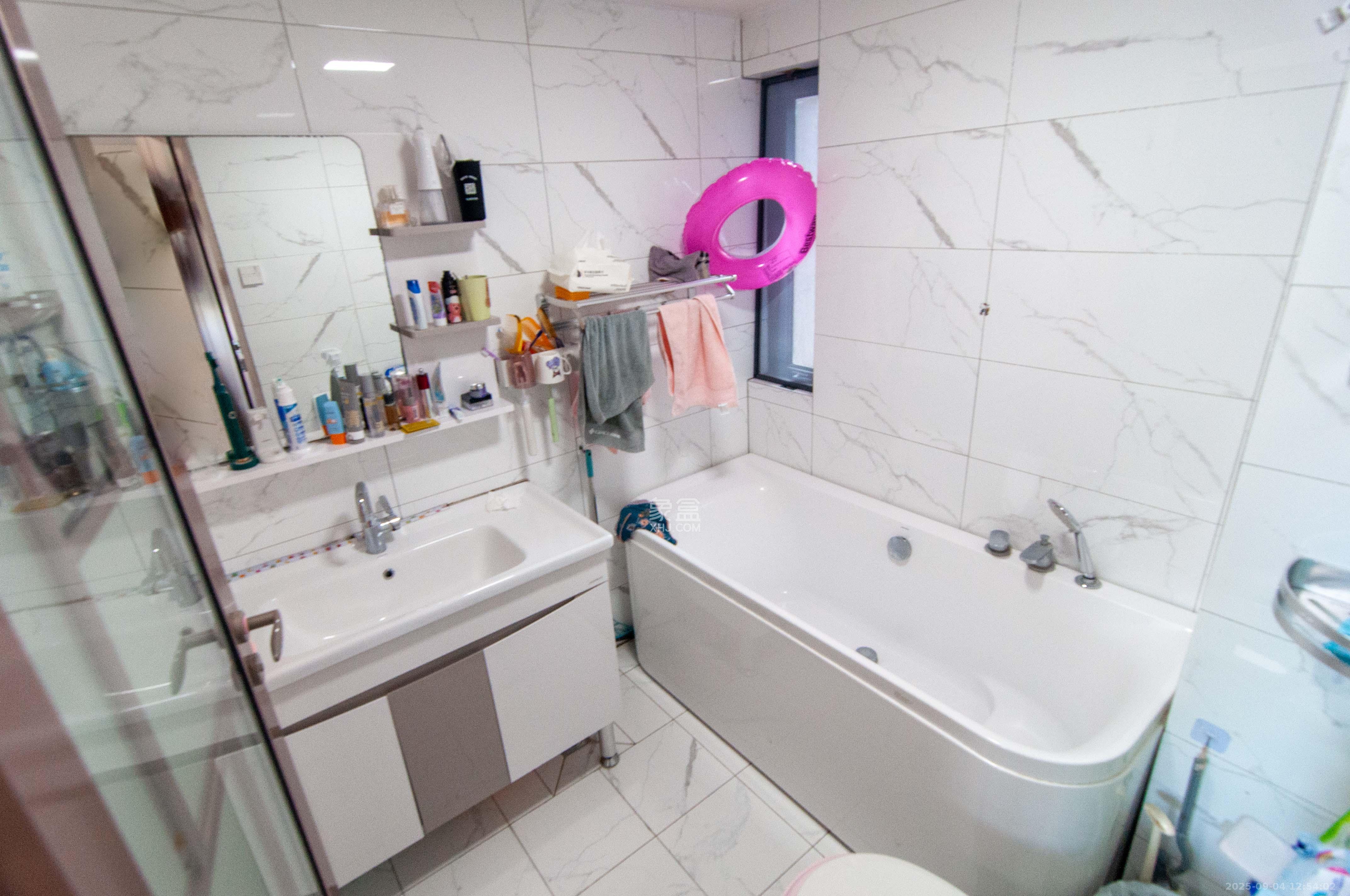 中建梅溪湖中心  4室2厅2卫    170.0万卫生间